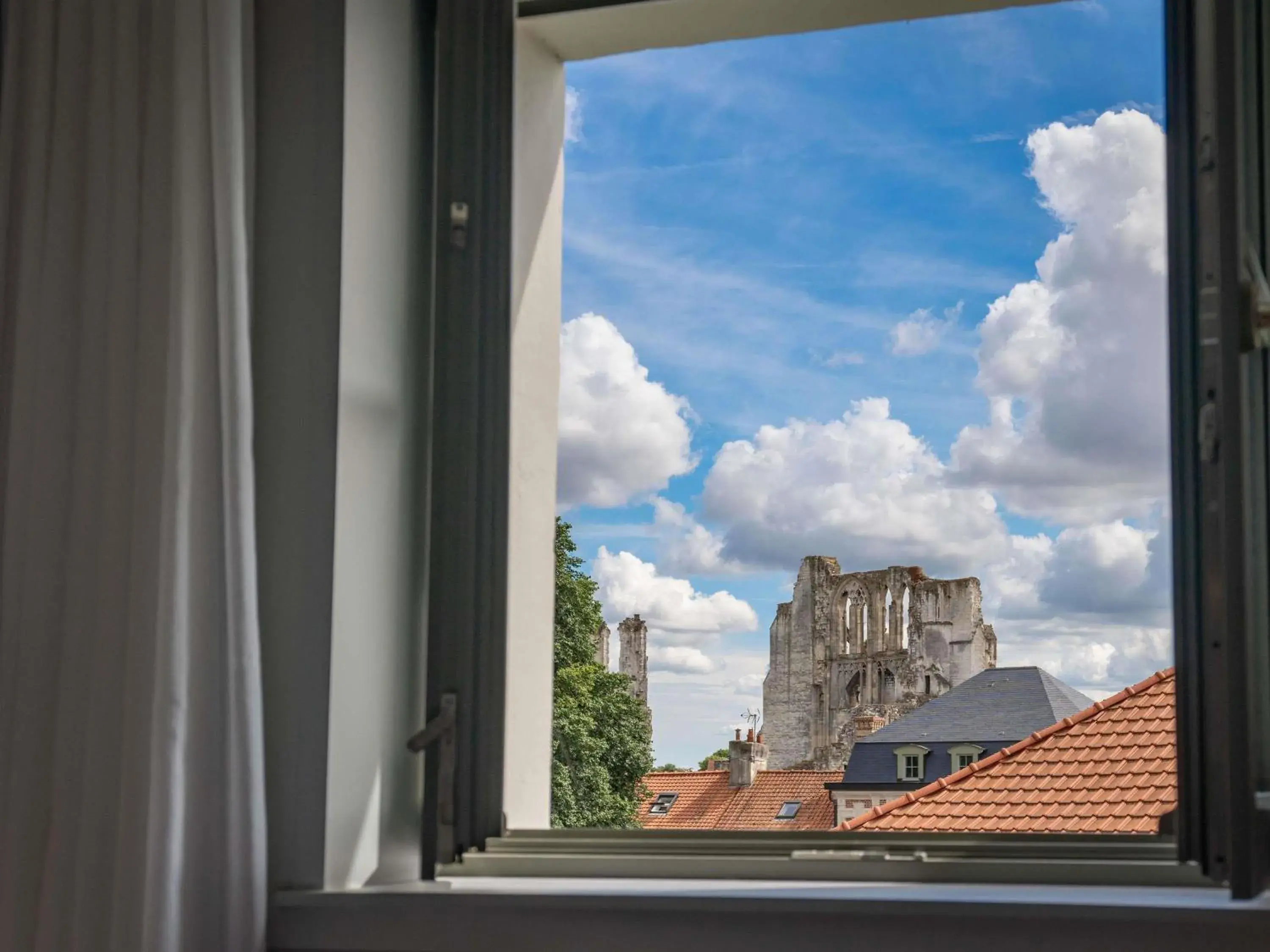 Bedroom in Mercure Saint Omer Centre Gare Bedroom in Mercure Saint Omer Centre Gare