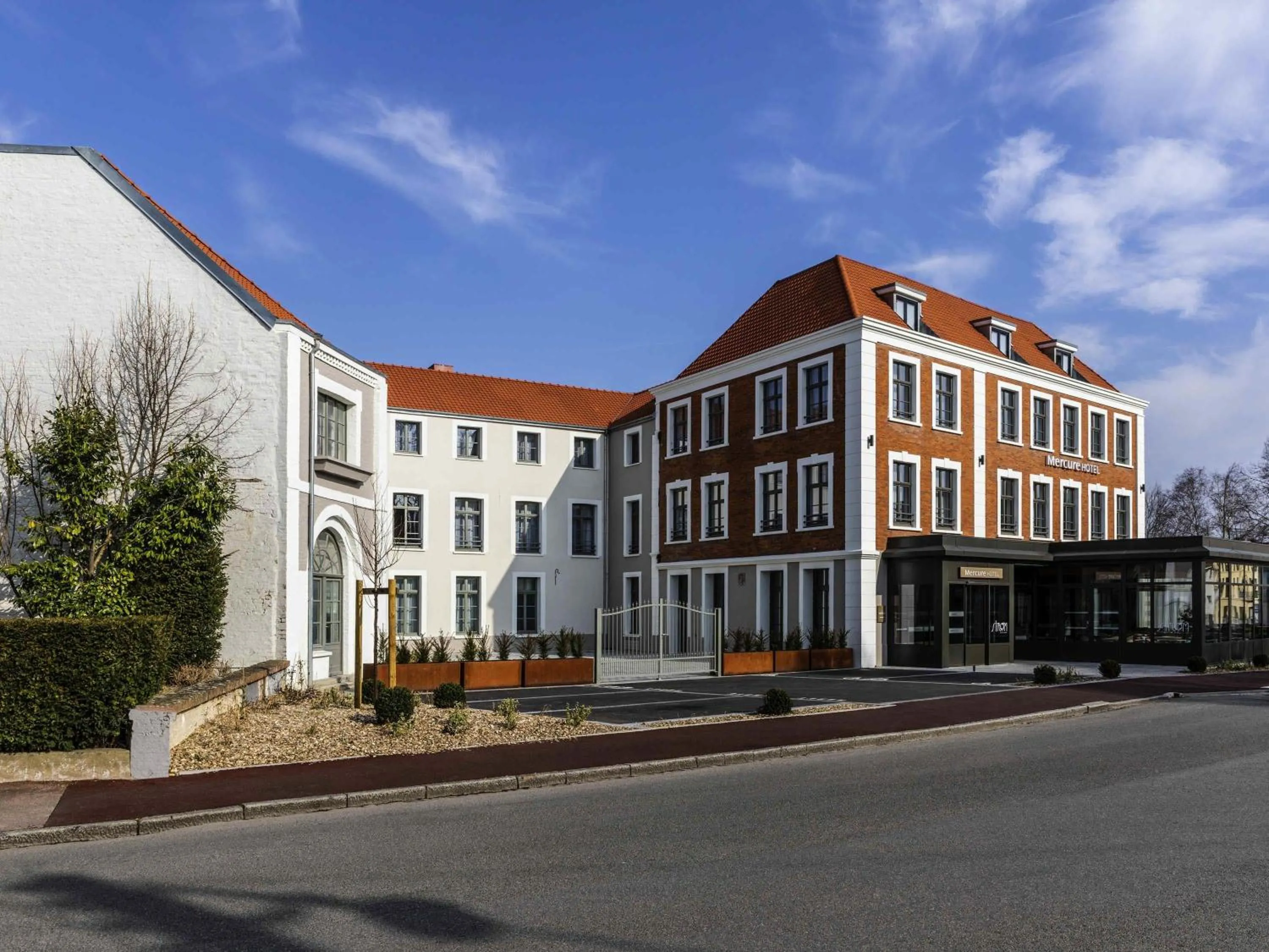 Property building in Mercure Saint Omer Centre Gare
