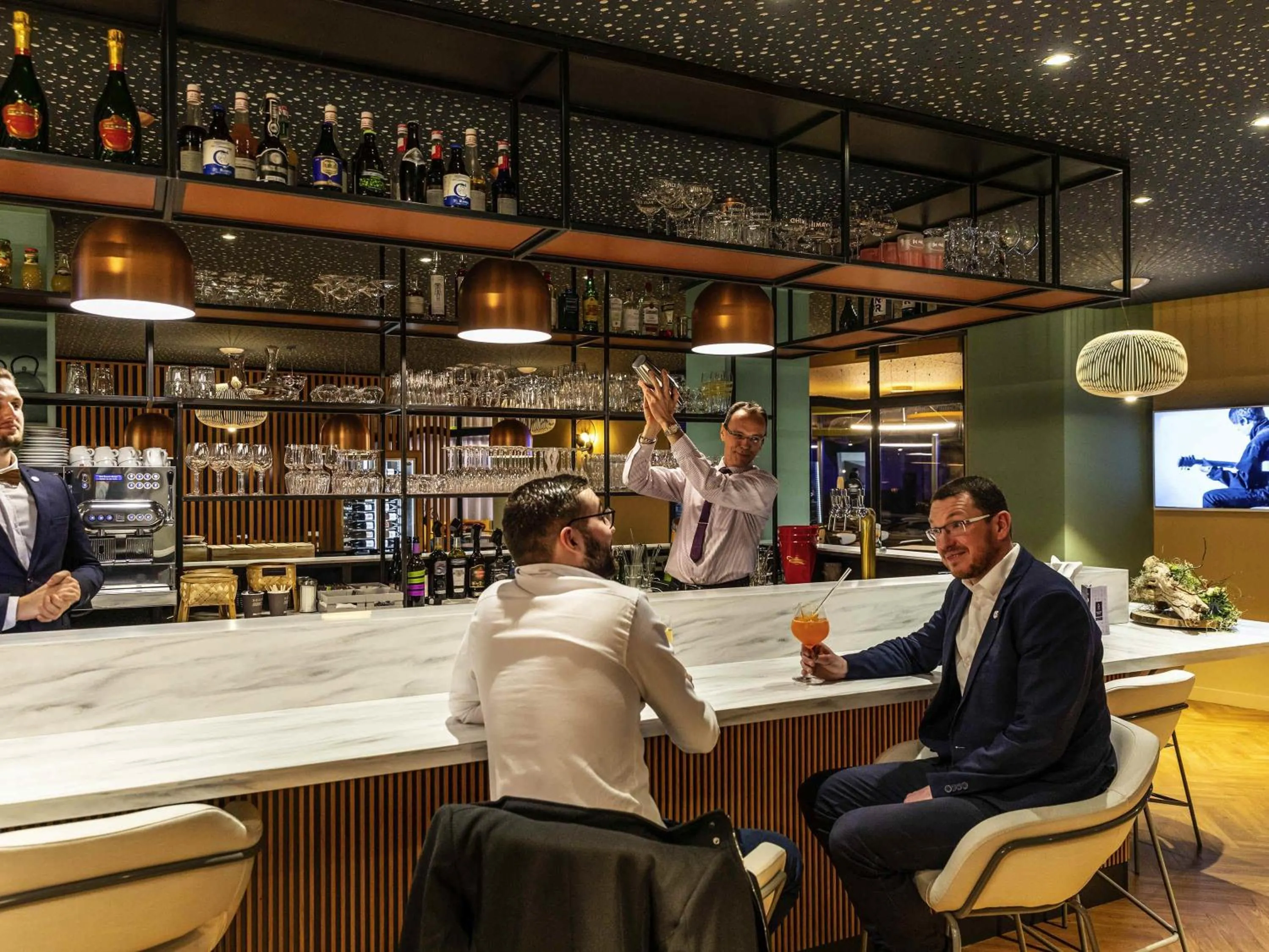 Lounge or bar in Mercure Saint Omer Centre Gare