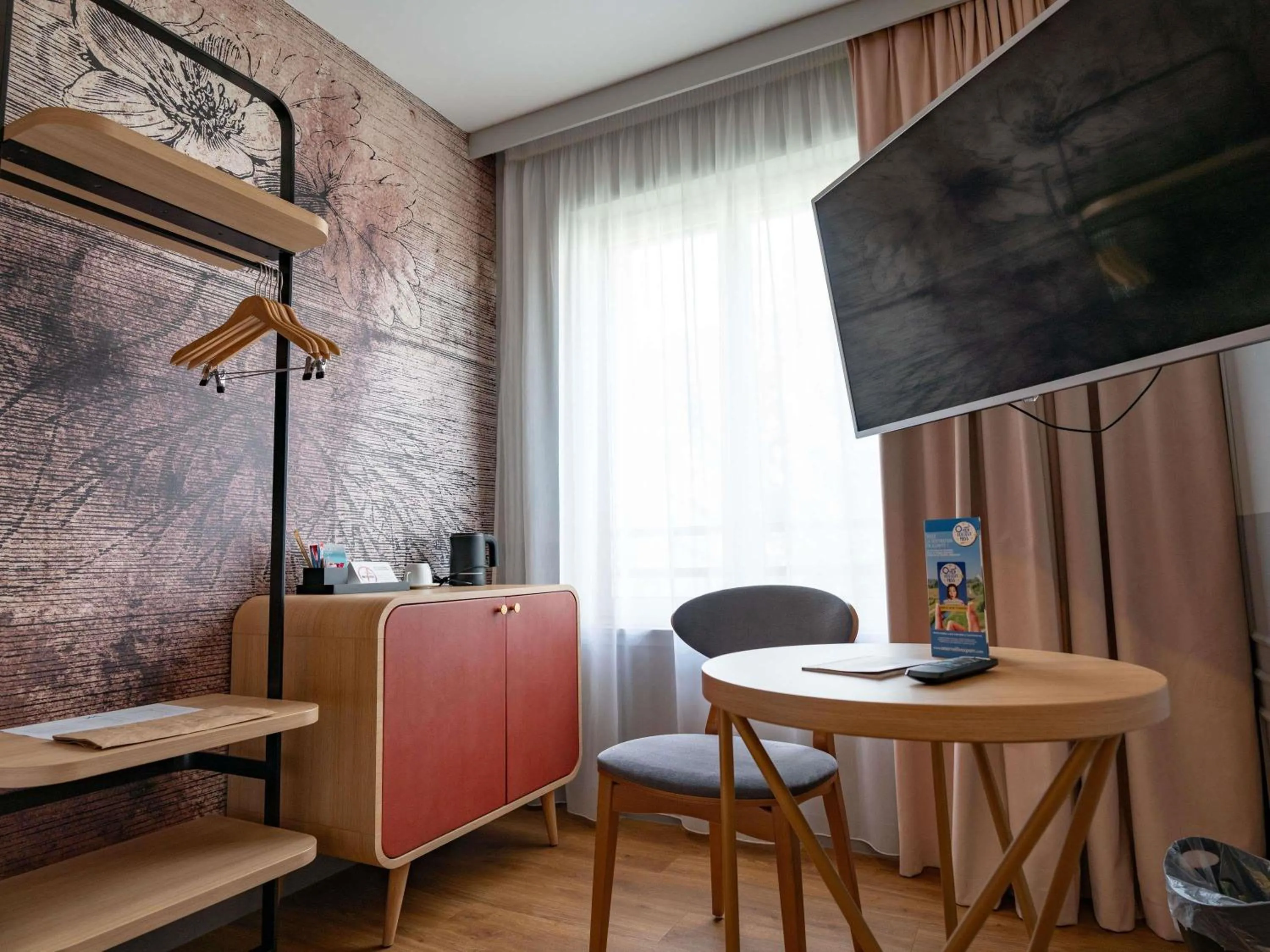 Bedroom in Mercure Saint Omer Centre Gare