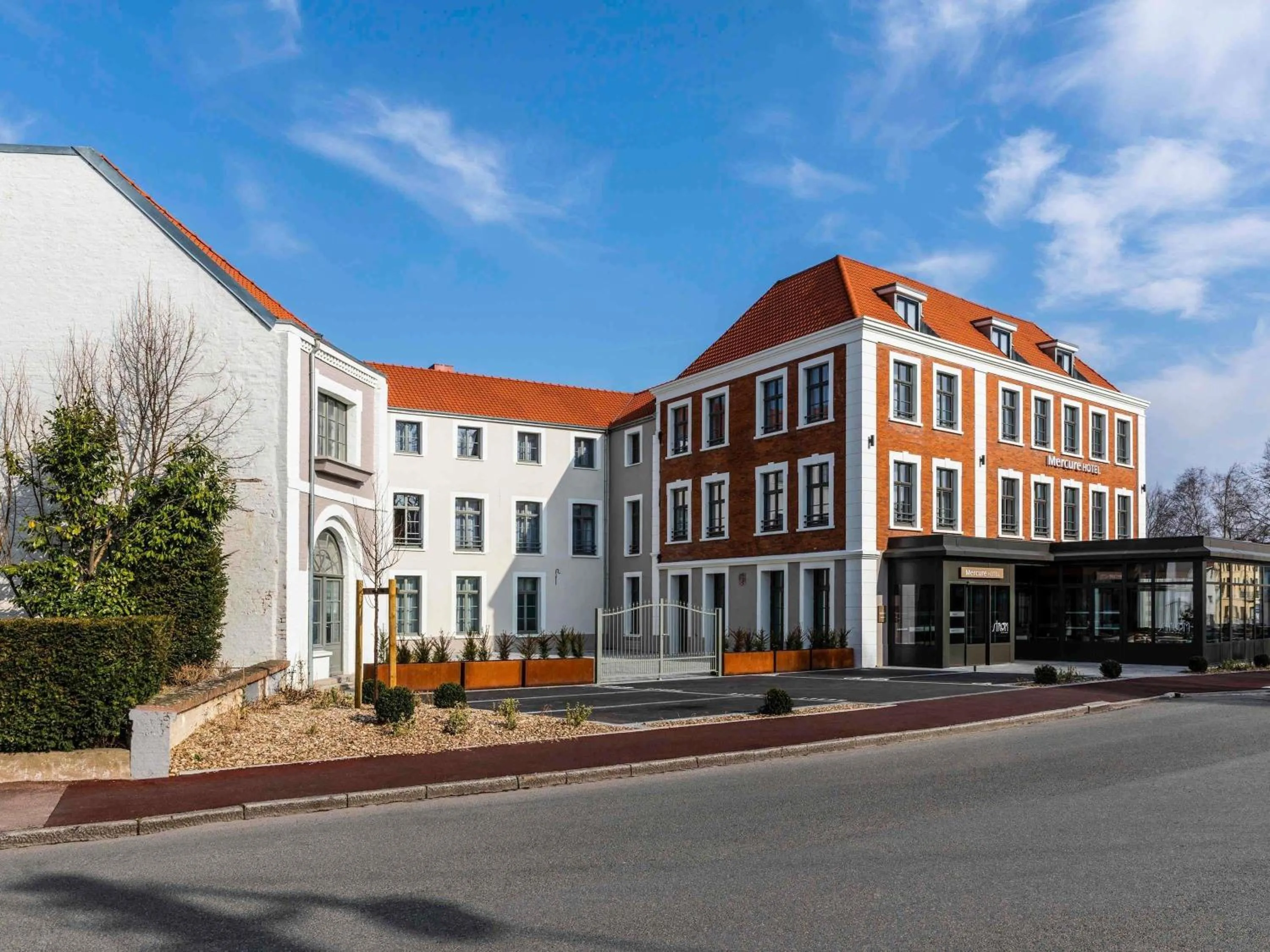 Property building in Mercure Saint Omer Centre Gare