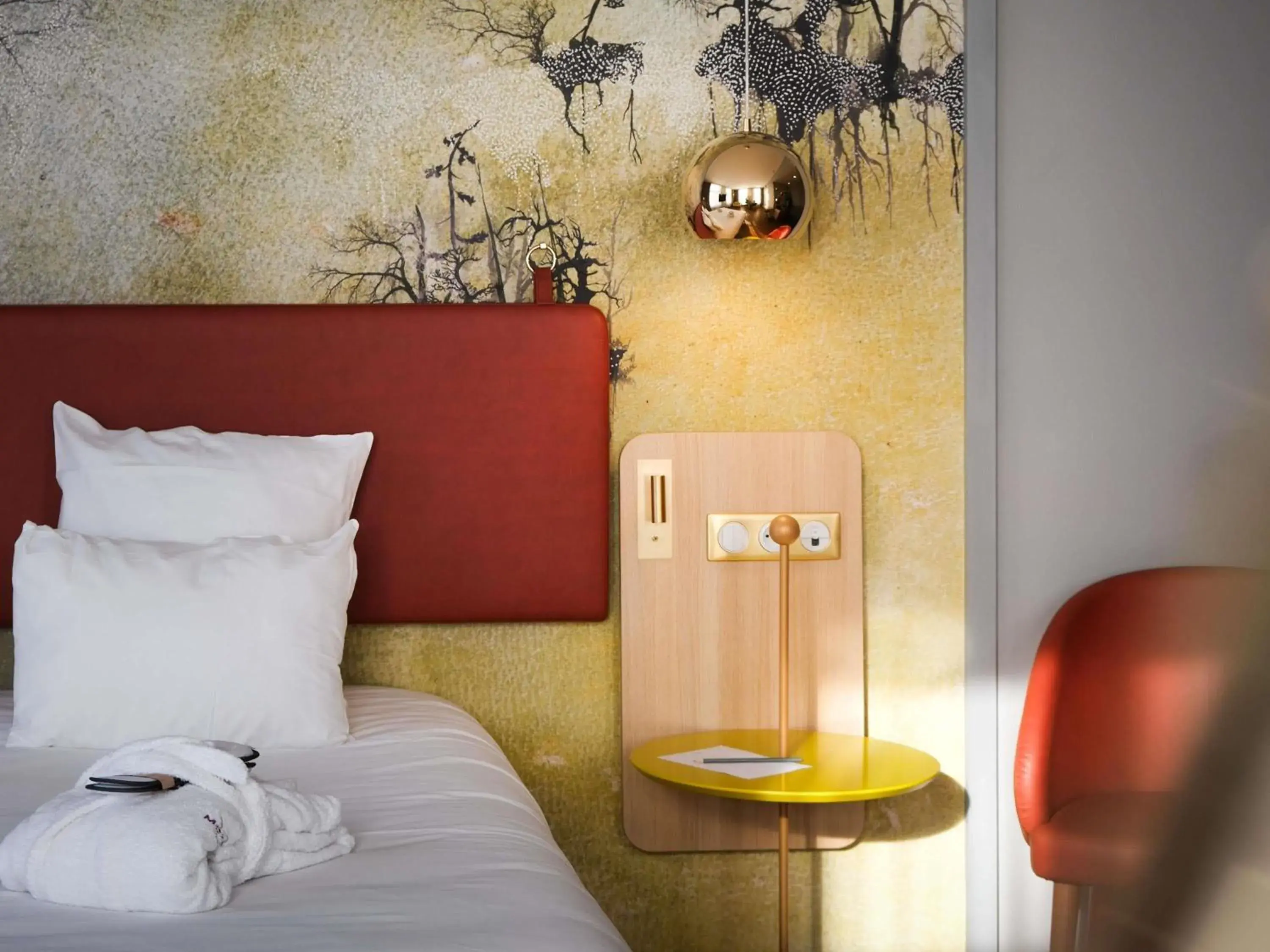 Bedroom, Bed in Mercure Saint Omer Centre Gare Bedroom, Bed in Mercure Saint Omer Centre Gare