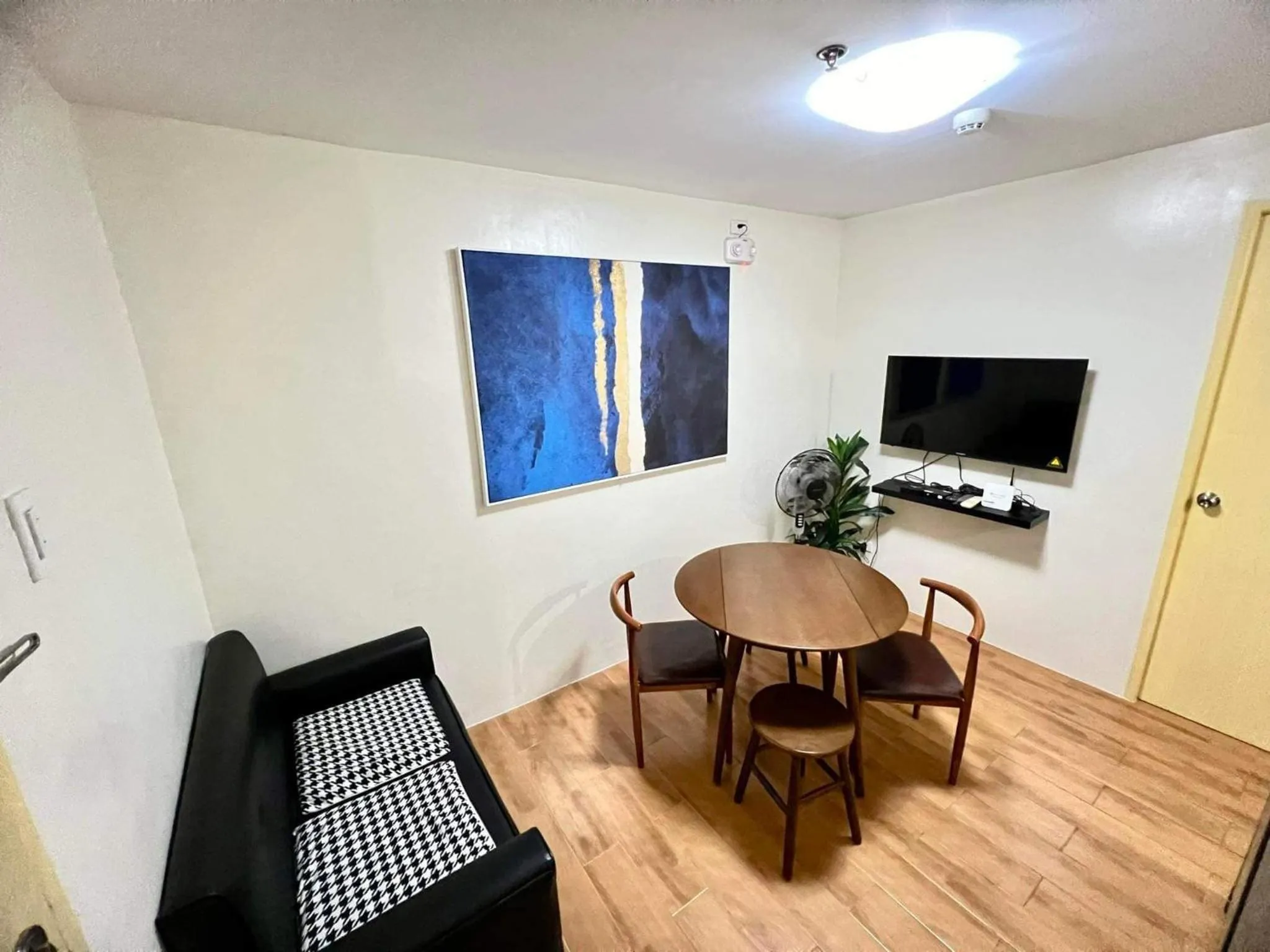 TV and multimedia in Davao Condo 2BR Pool Wifi Netflix