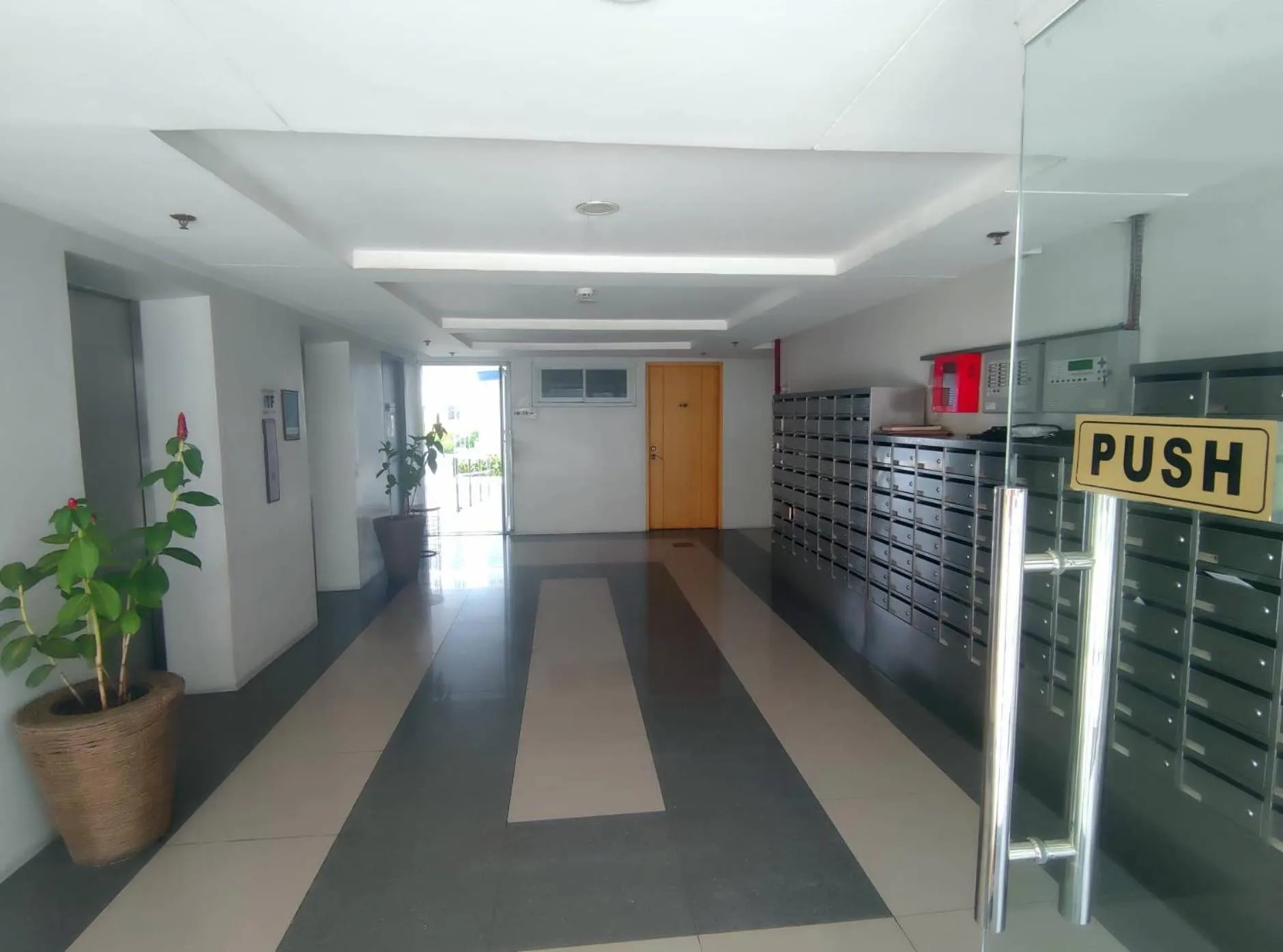 Lobby or reception in Davao Condo 2BR Pool Wifi Netflix