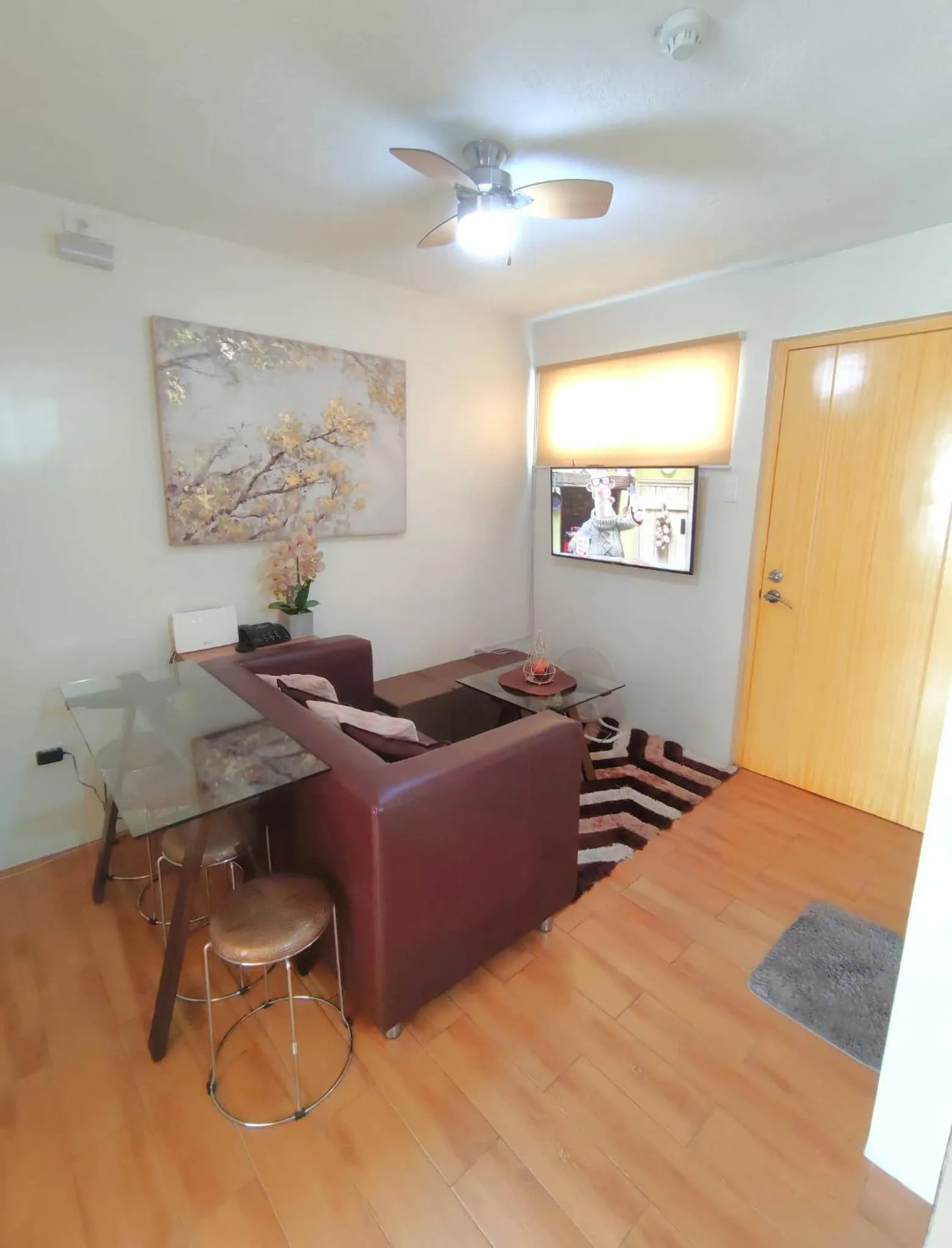 Living room in Davao Condo 2BR Pool Wifi Netflix