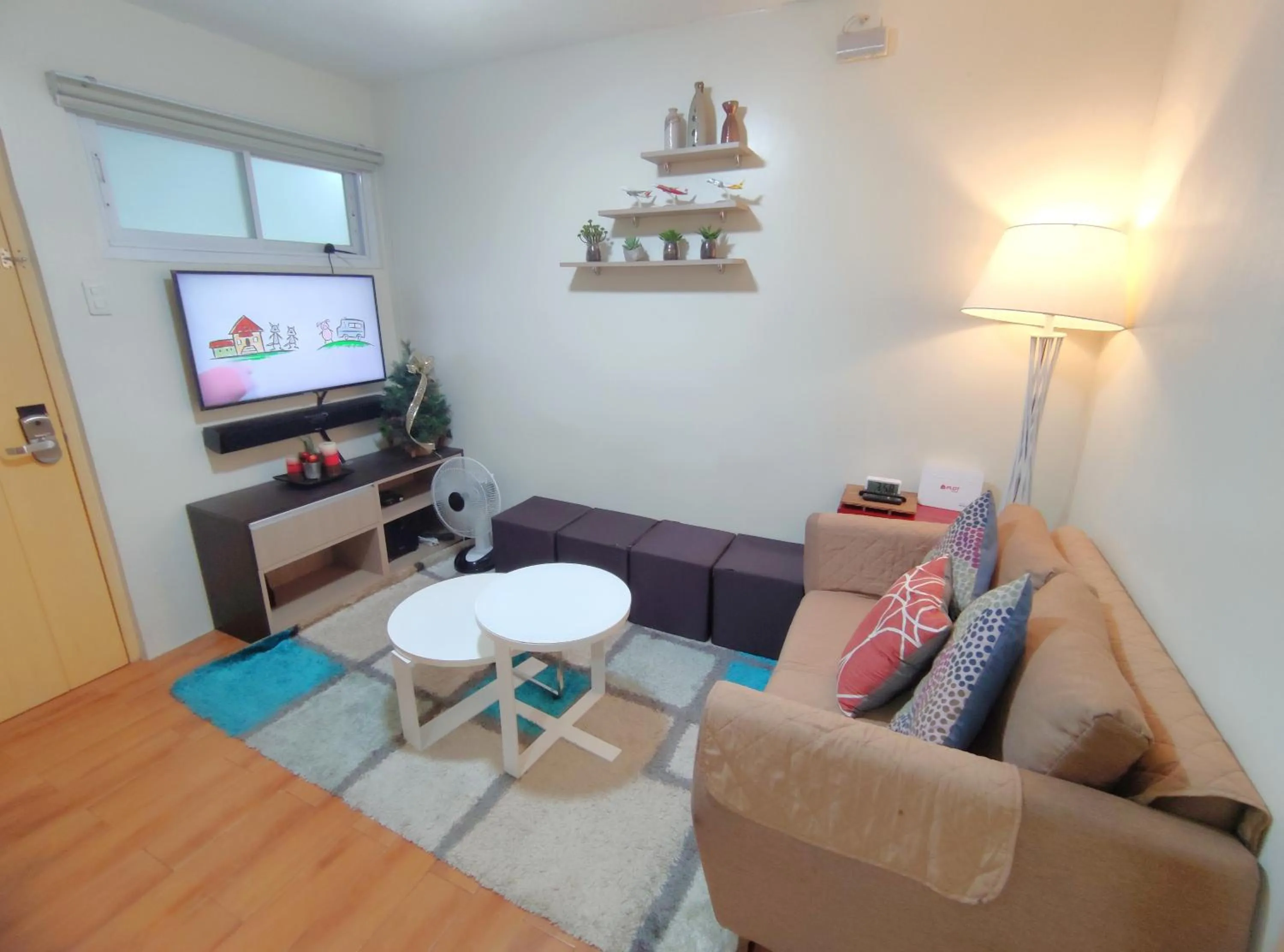 TV and multimedia in Davao Condo 2BR Pool Wifi Netflix