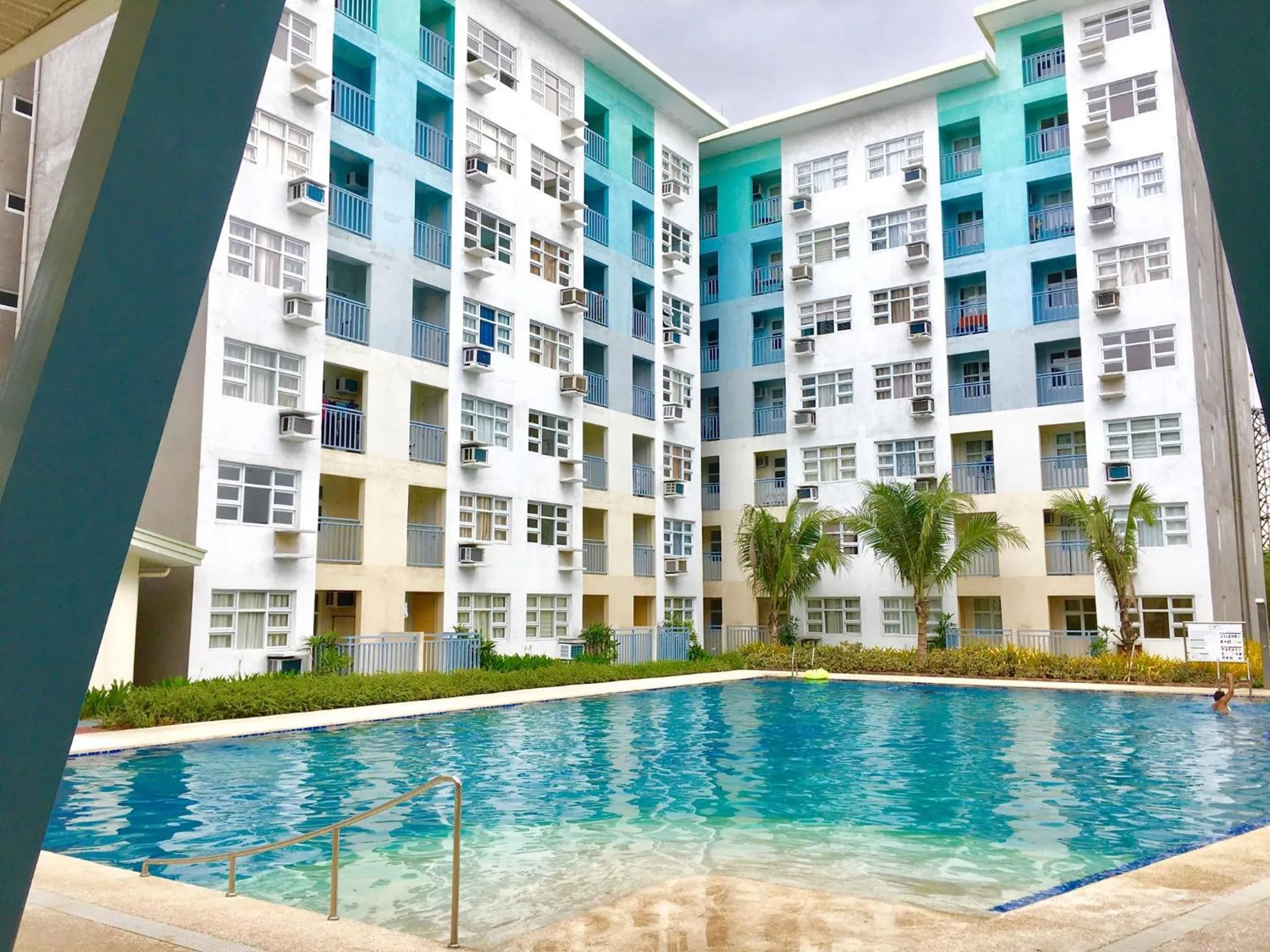 Swimming pool in Davao Condo 2BR Pool Wifi Netflix