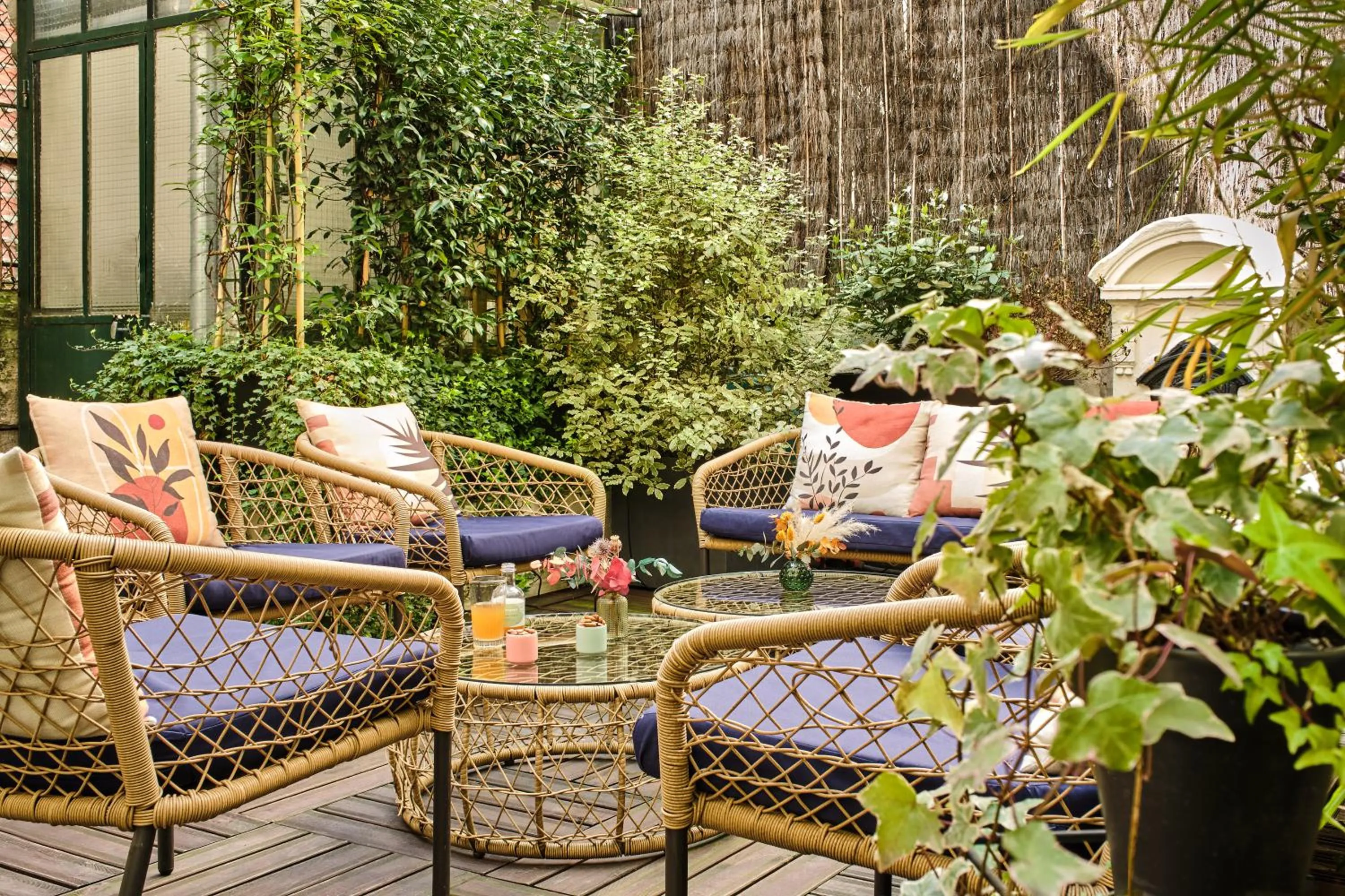 Patio in Hotel Cervantes by Happyculture