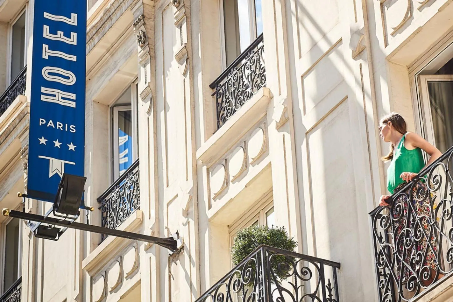 Bedroom in Hotel Cervantes by Happyculture