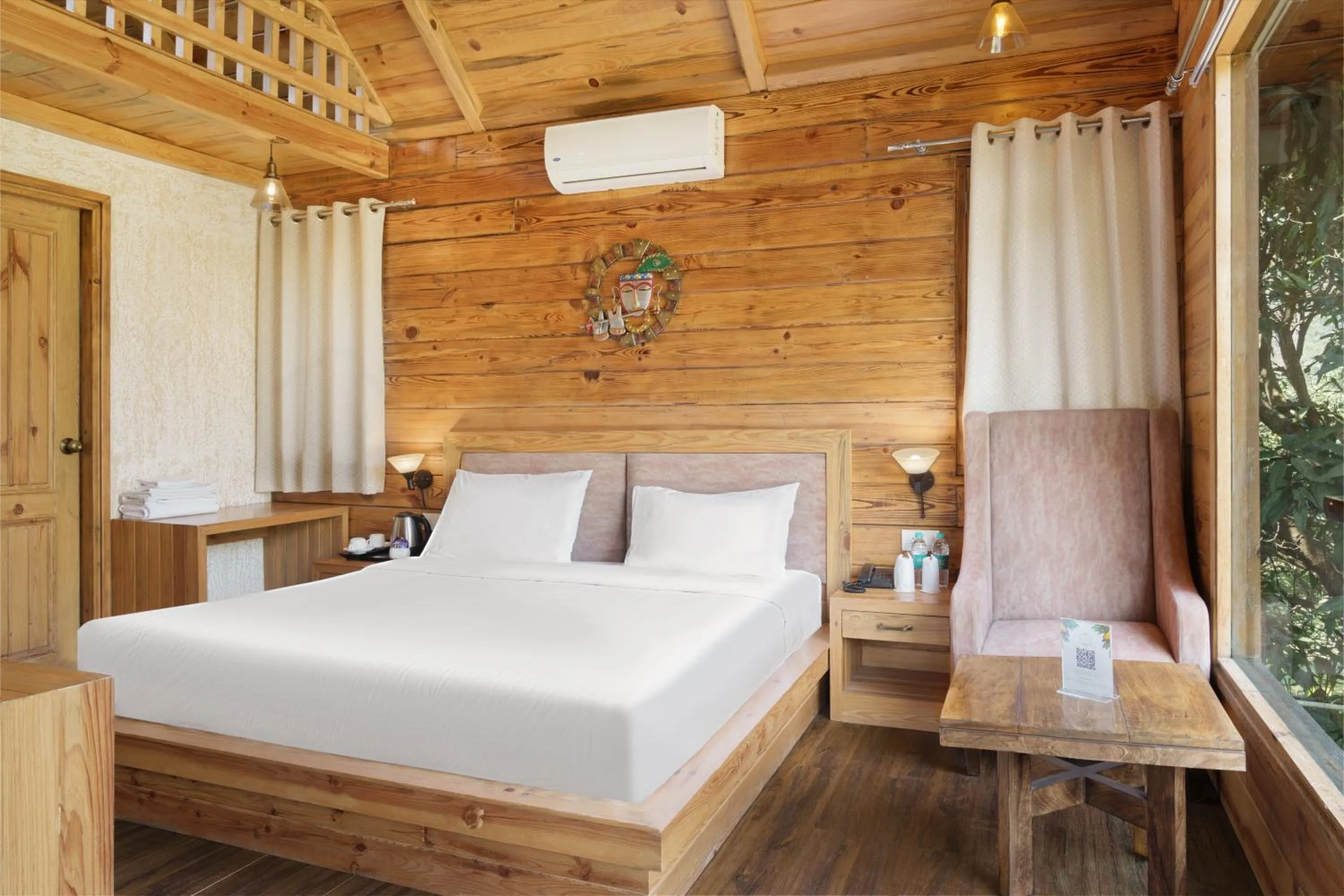 Photo of the whole room in The Sylvan Retreat