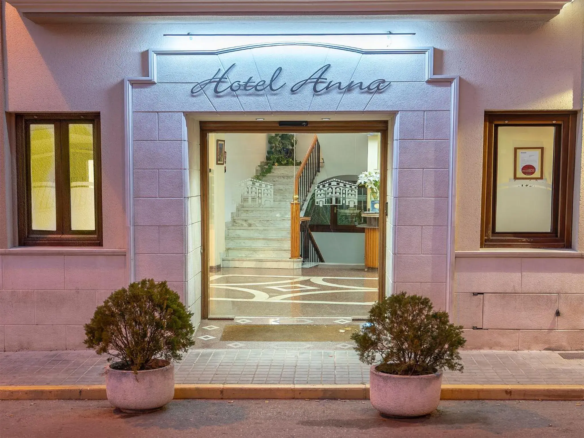 Facade/entrance in Hotel Anna Facade/entrance in Hotel Anna