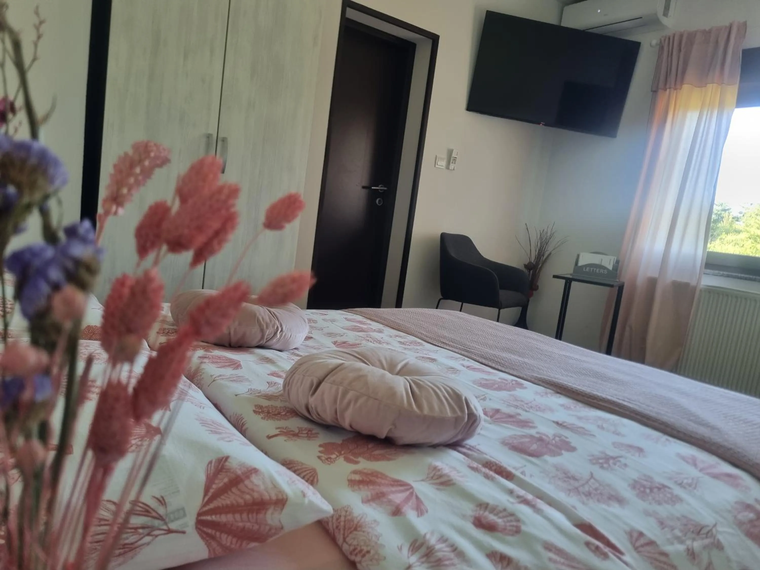 Bed in 4 Seasons Guest House
