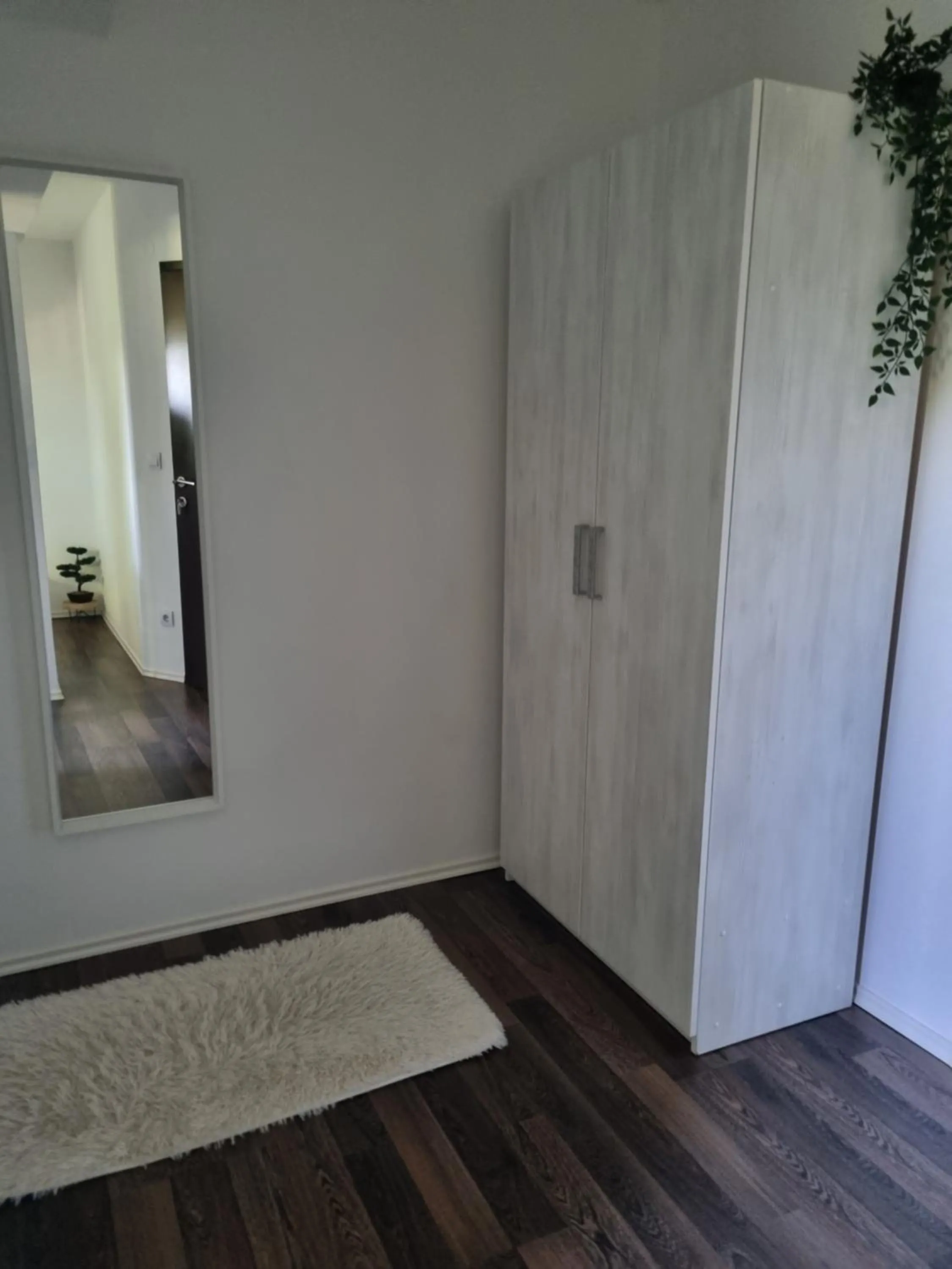wardrobe in 4 Seasons Guest House