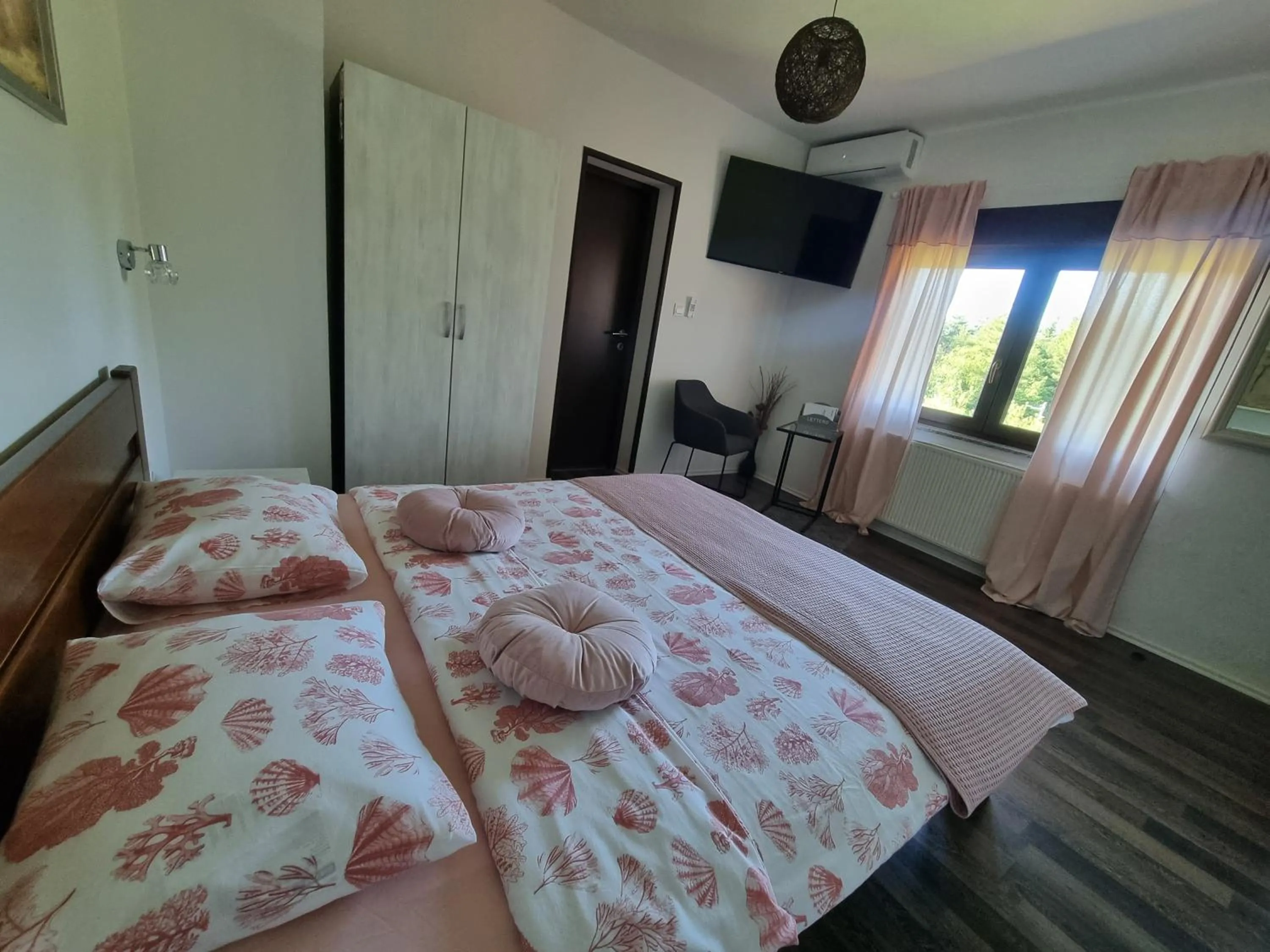 Bed in 4 Seasons Guest House