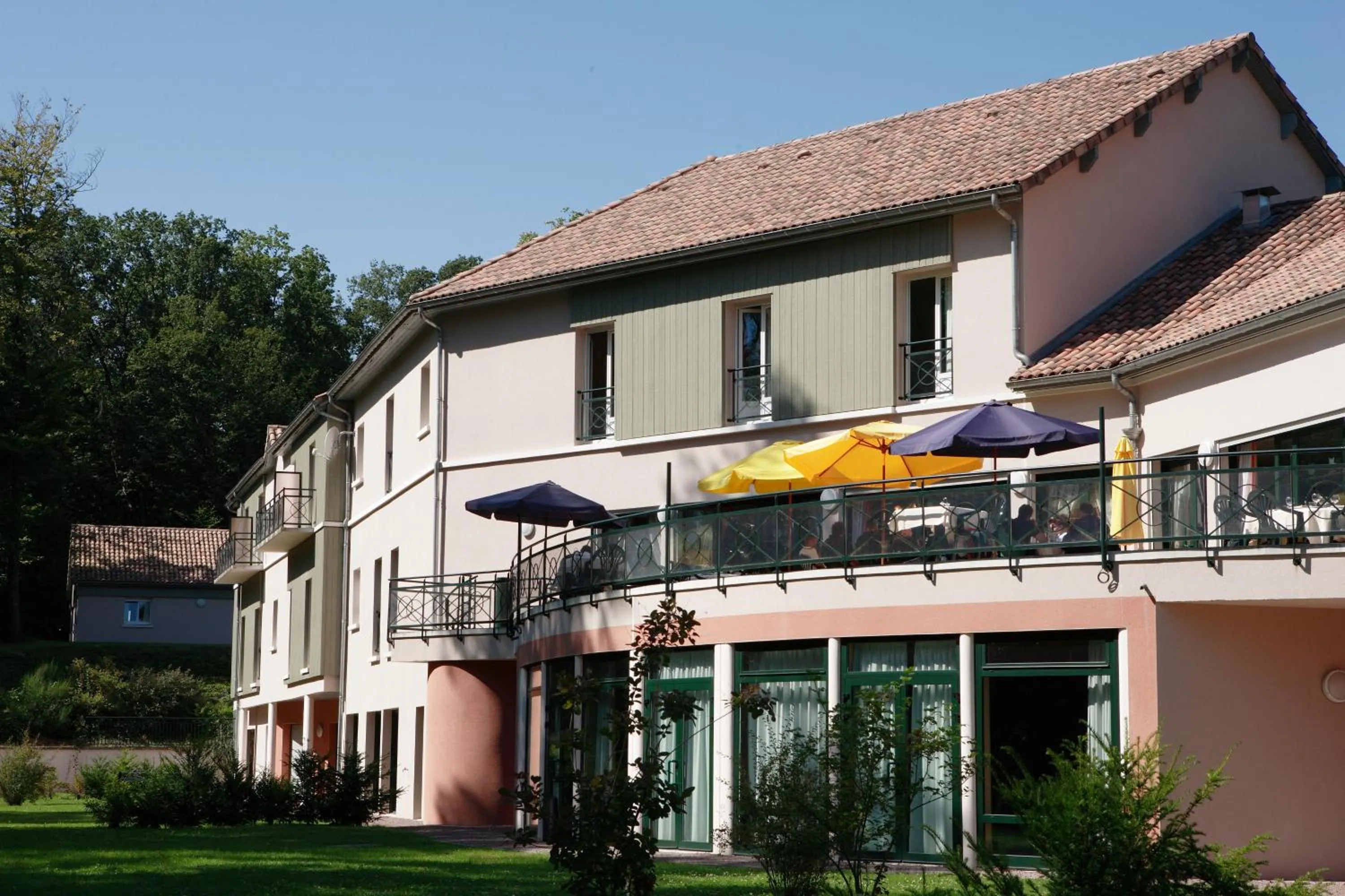 Property building in Logis Hôtel - Restaurant Le Tulipier