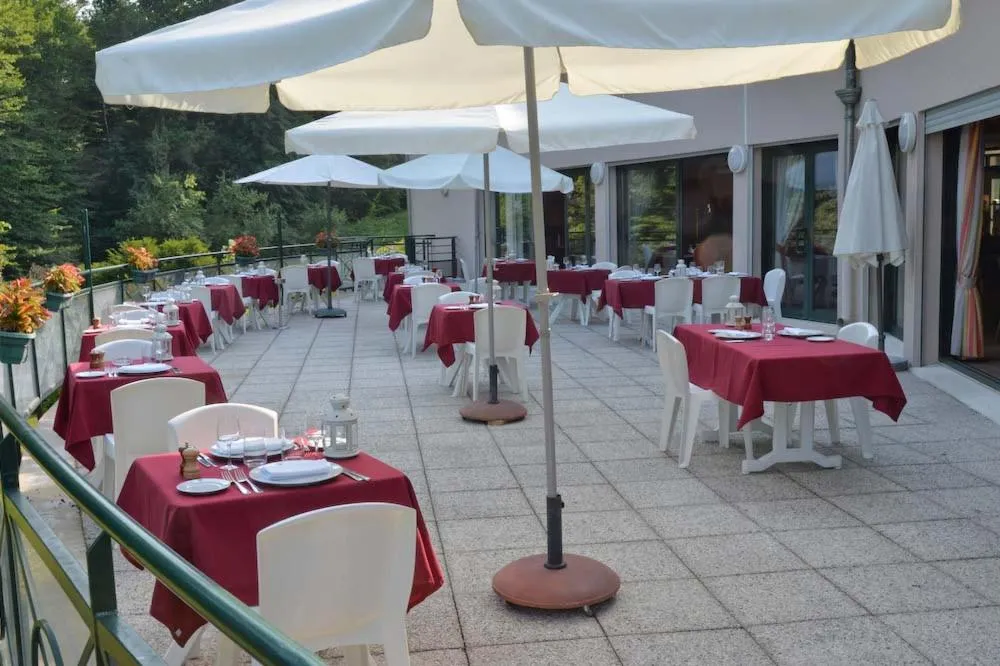 Restaurant/places to eat in Logis Hôtel - Restaurant Le Tulipier