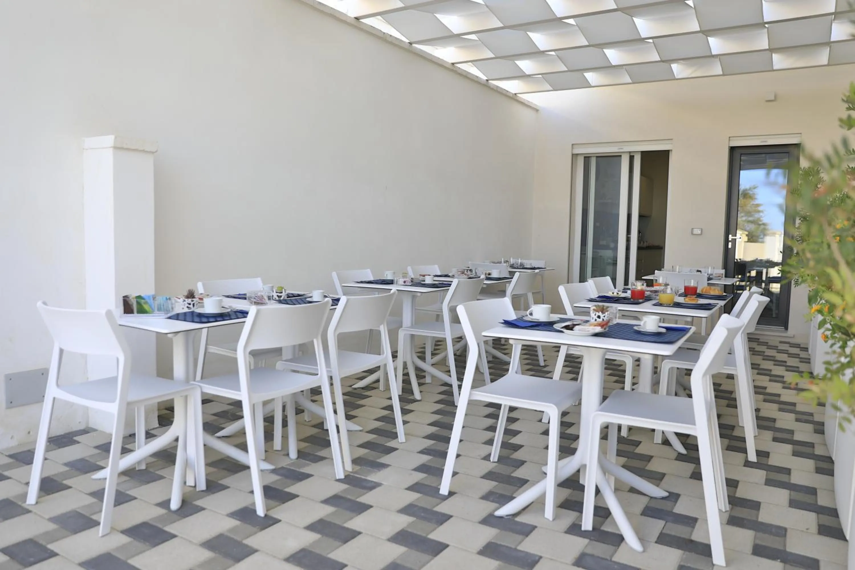 Restaurant/places to eat in Baia Azzurra B&B