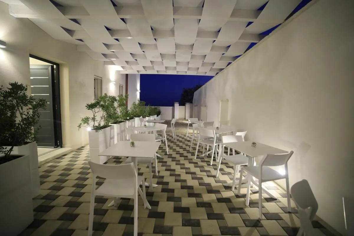 Restaurant/places to eat in Baia Azzurra B&B