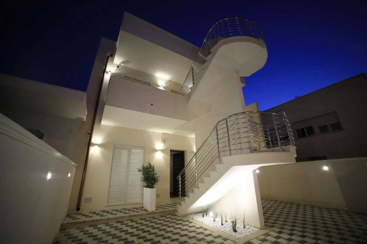 Facade/entrance in Baia Azzurra B&B
