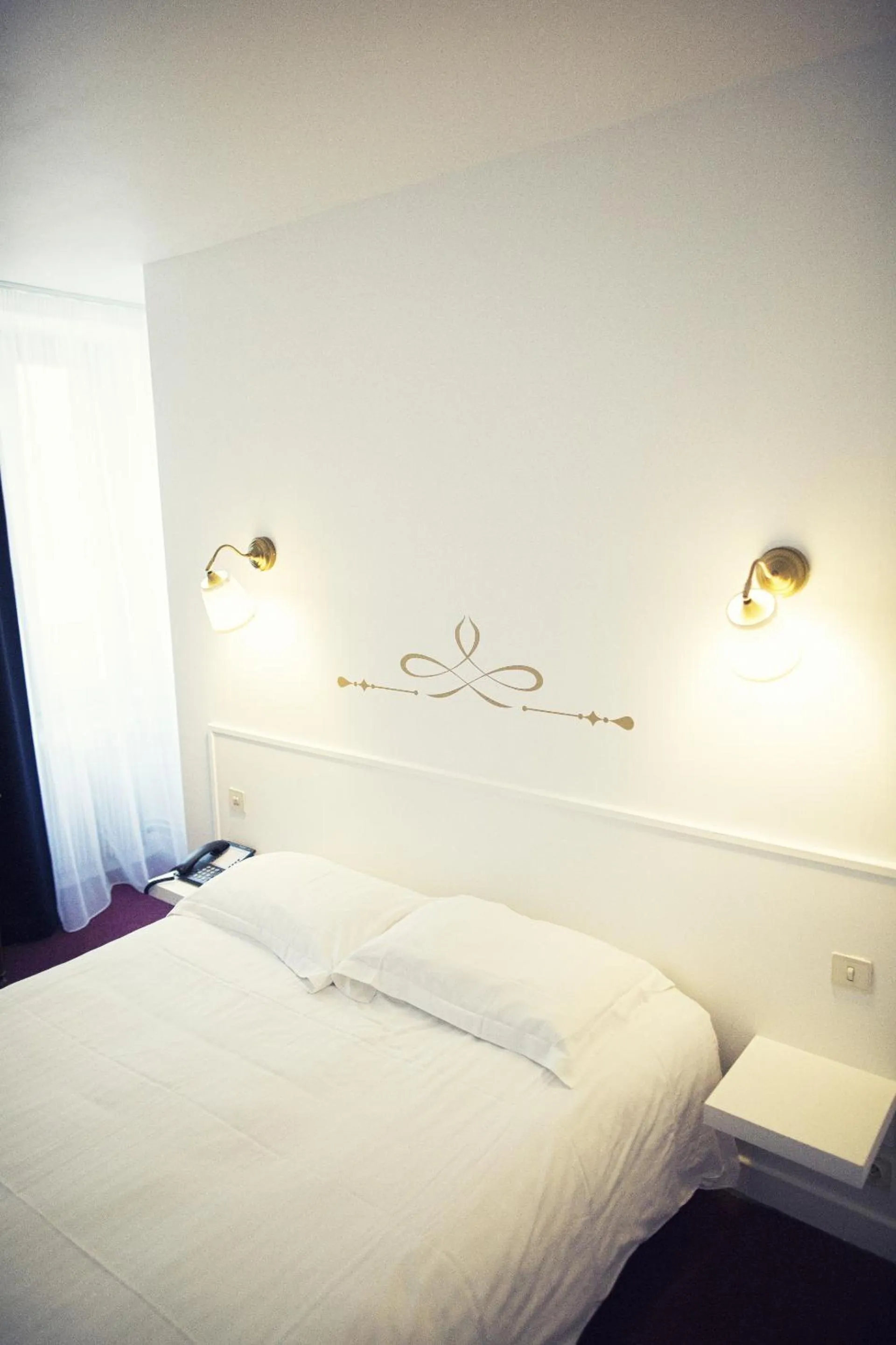 Bedroom, Bed in The Old Hotel Ravel Centre