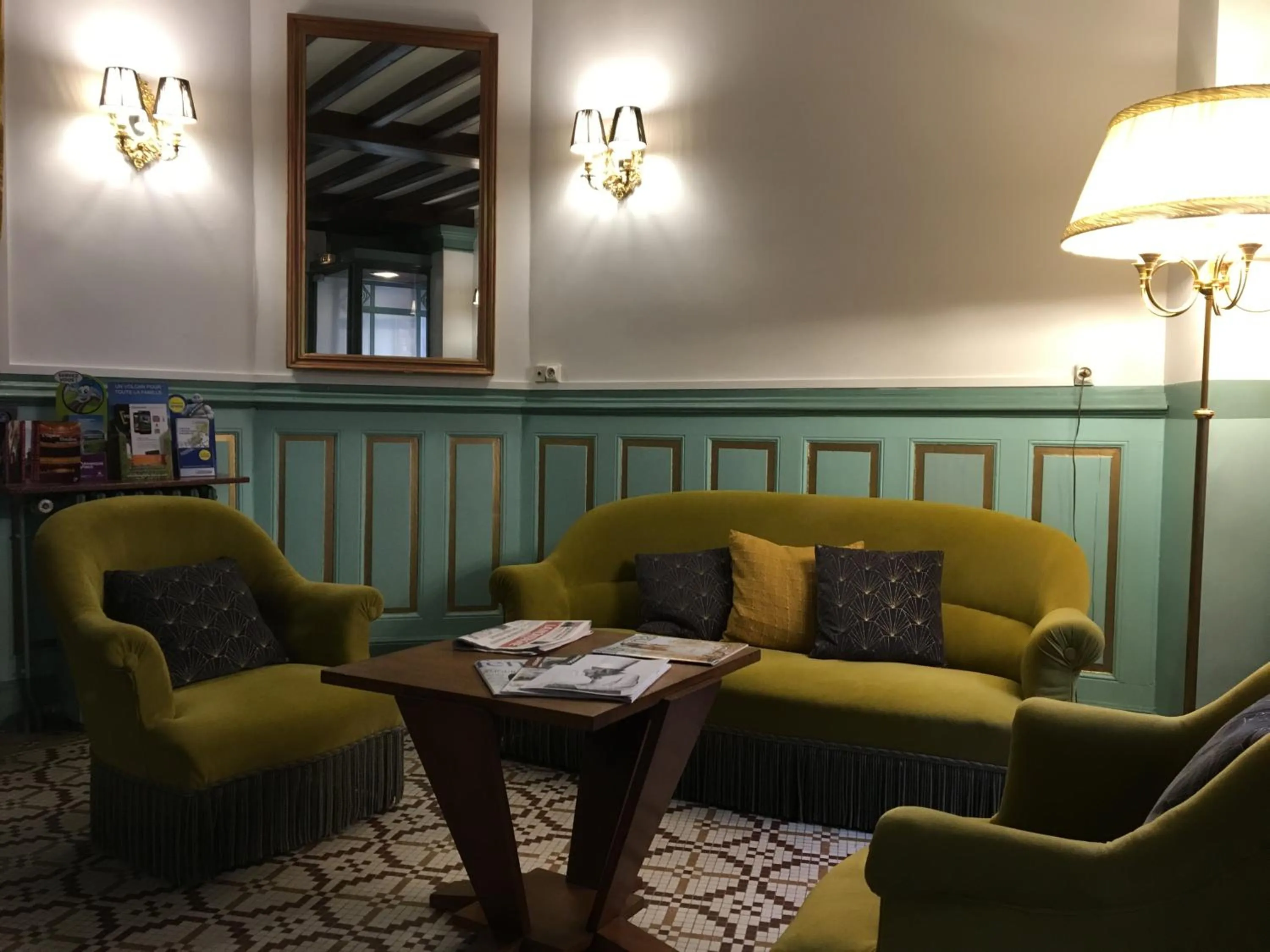 Lobby or reception in The Old Hotel Ravel Centre