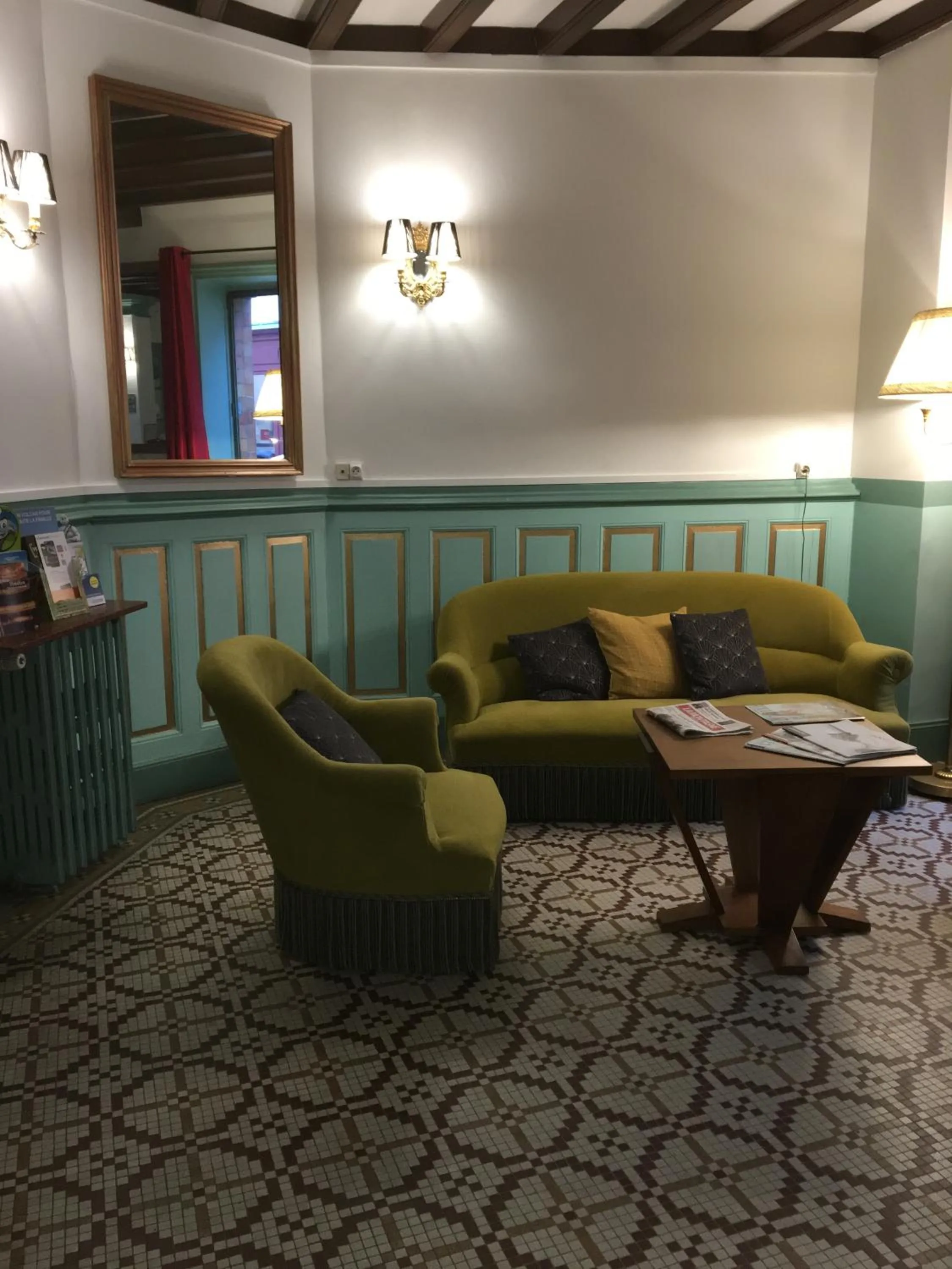 Lobby or reception in The Old Hotel Ravel Centre