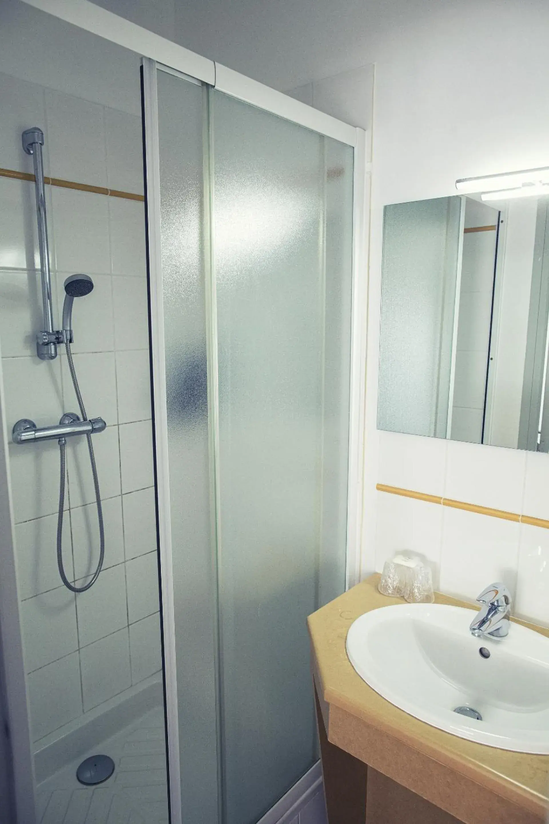 Twin Room with free jacuzzi access in The Old Hotel Ravel Centre Twin Room with free jacuzzi access in The Old Hotel Ravel Centre