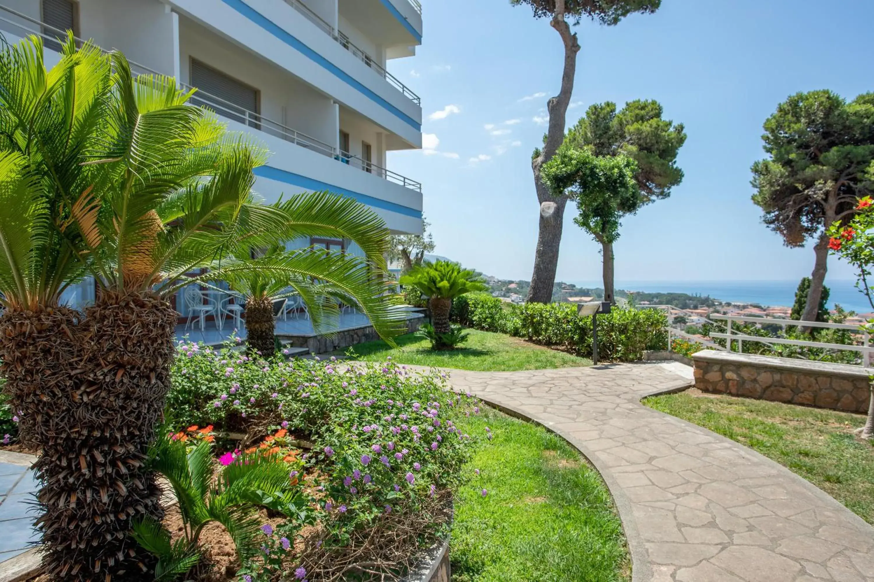 Facade/entrance in Hotel La Castellana Facade/entrance in Hotel La Castellana
