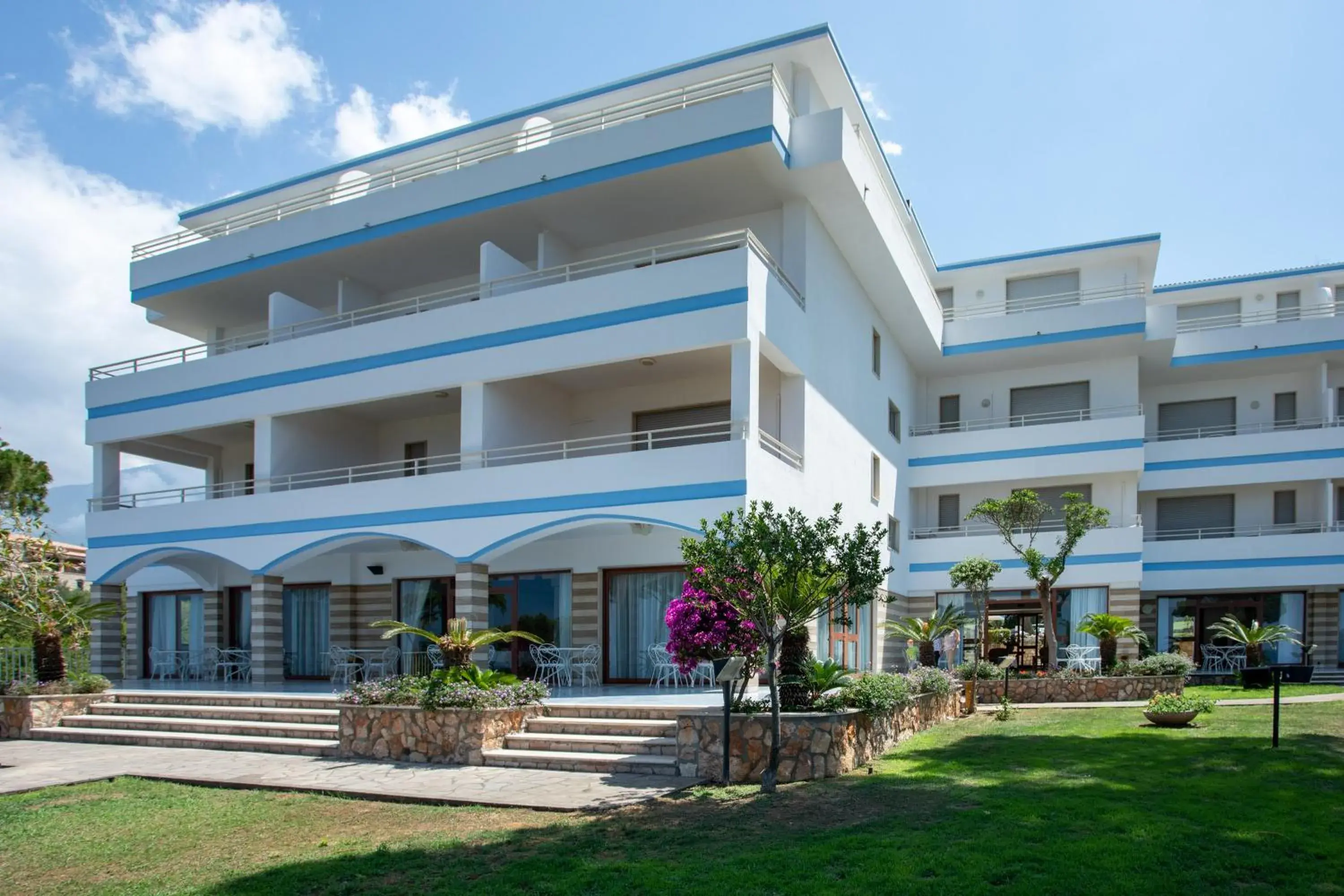 Facade/entrance in Hotel La Castellana Facade/entrance in Hotel La Castellana