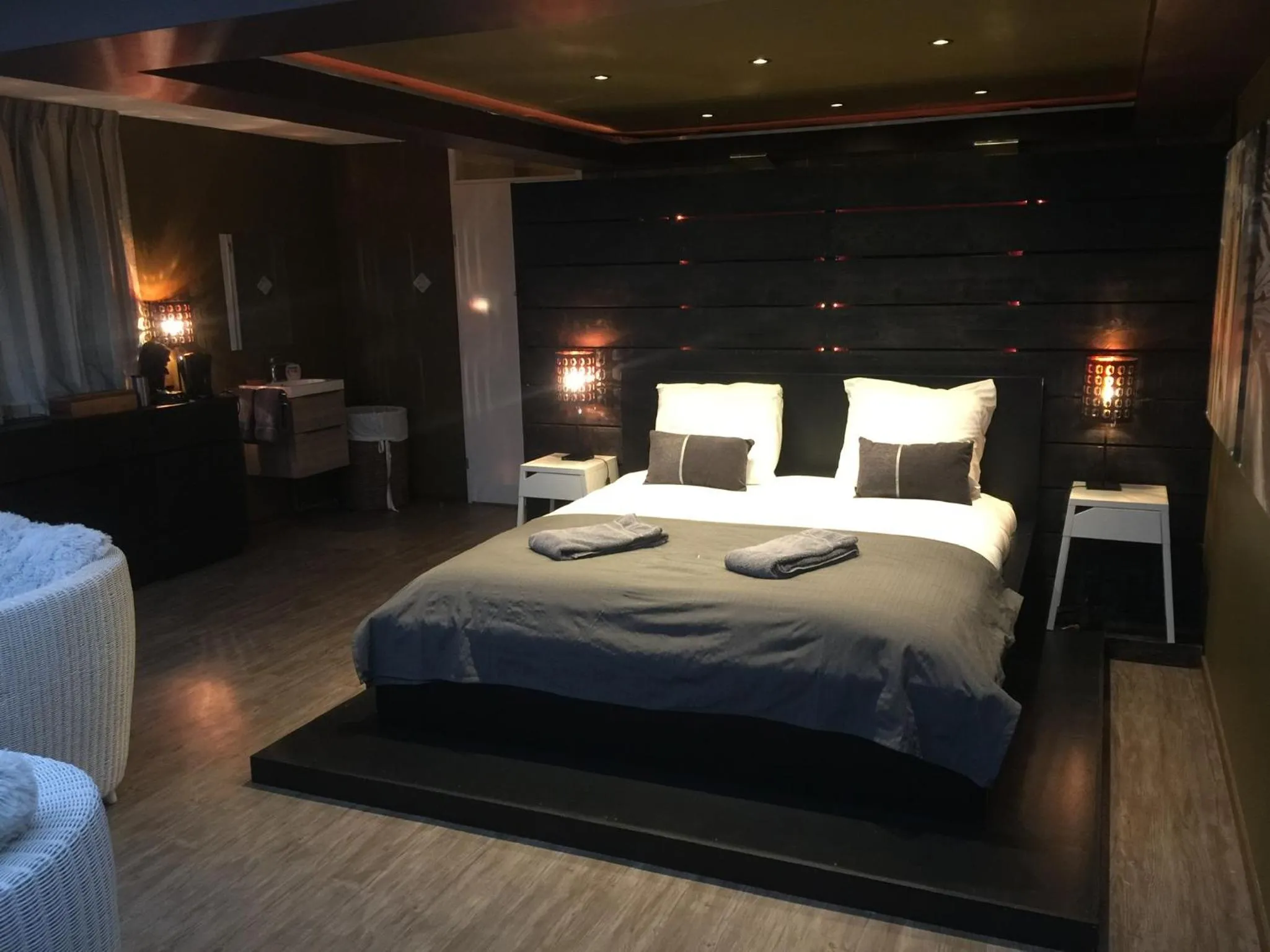Bedroom, Bed in Suite & Wellness