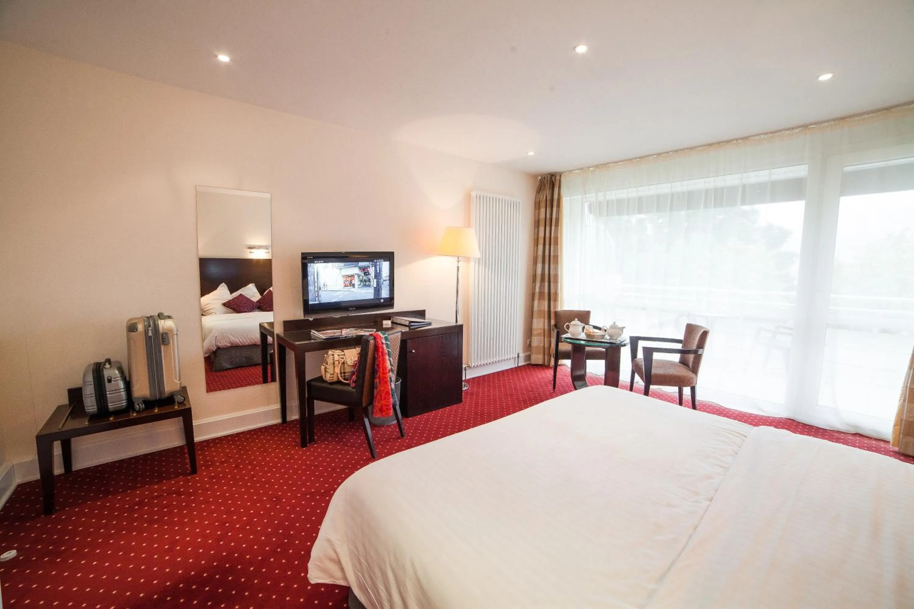 Bedroom, Bed in Hôtel Beau Rivage