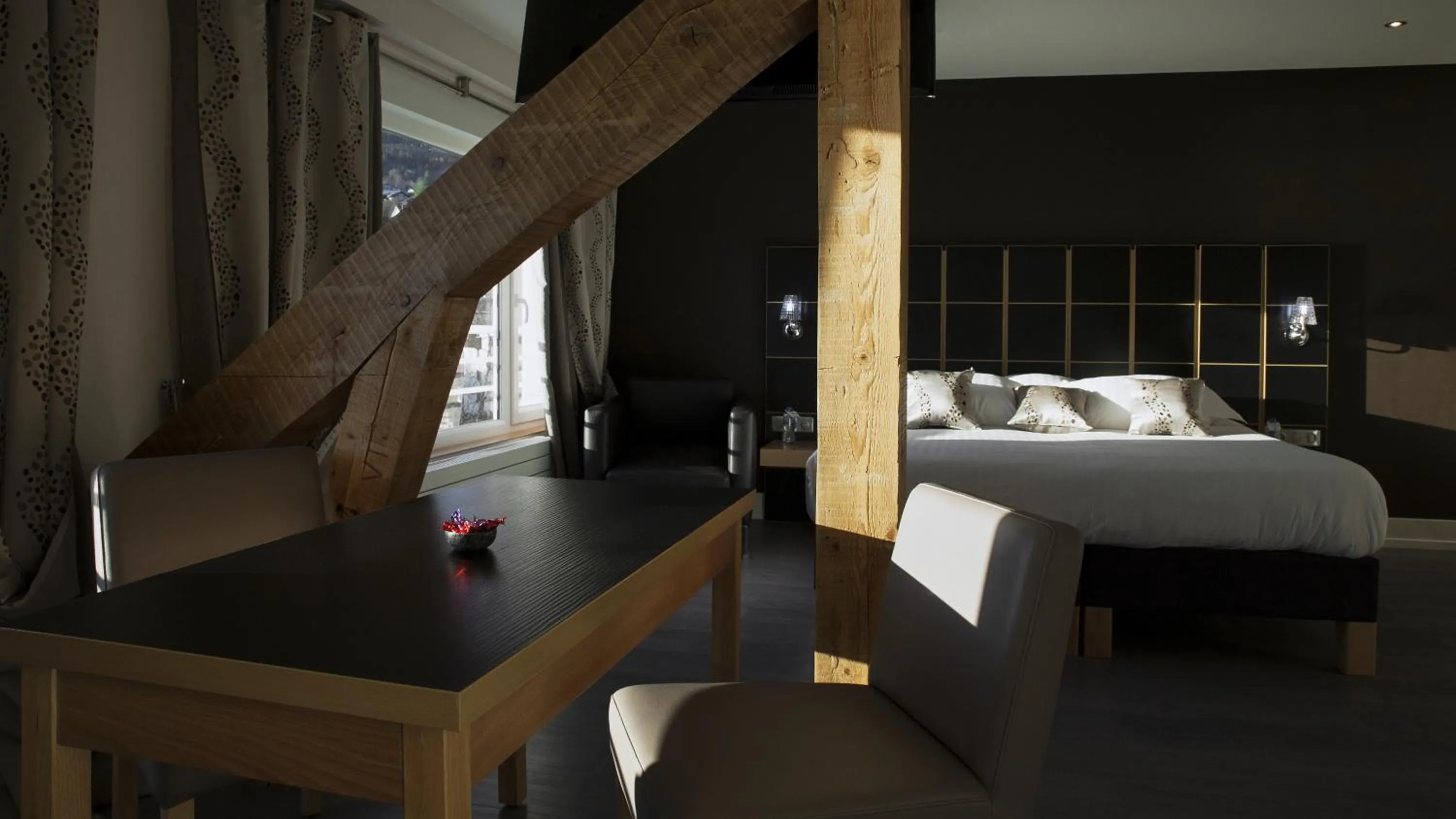 Photo of the whole room, Bed in Hôtel Beau Rivage