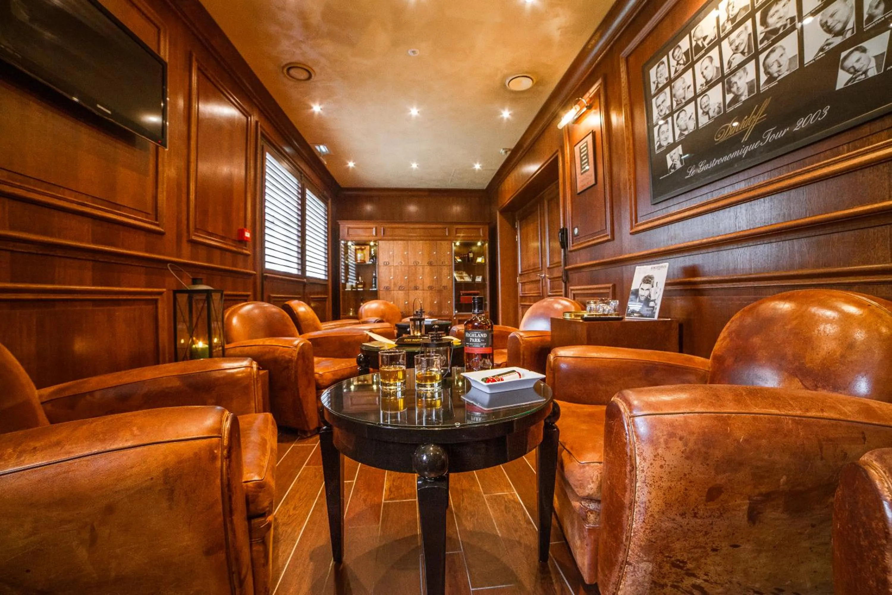 Lounge or bar in Hôtel Beau Rivage