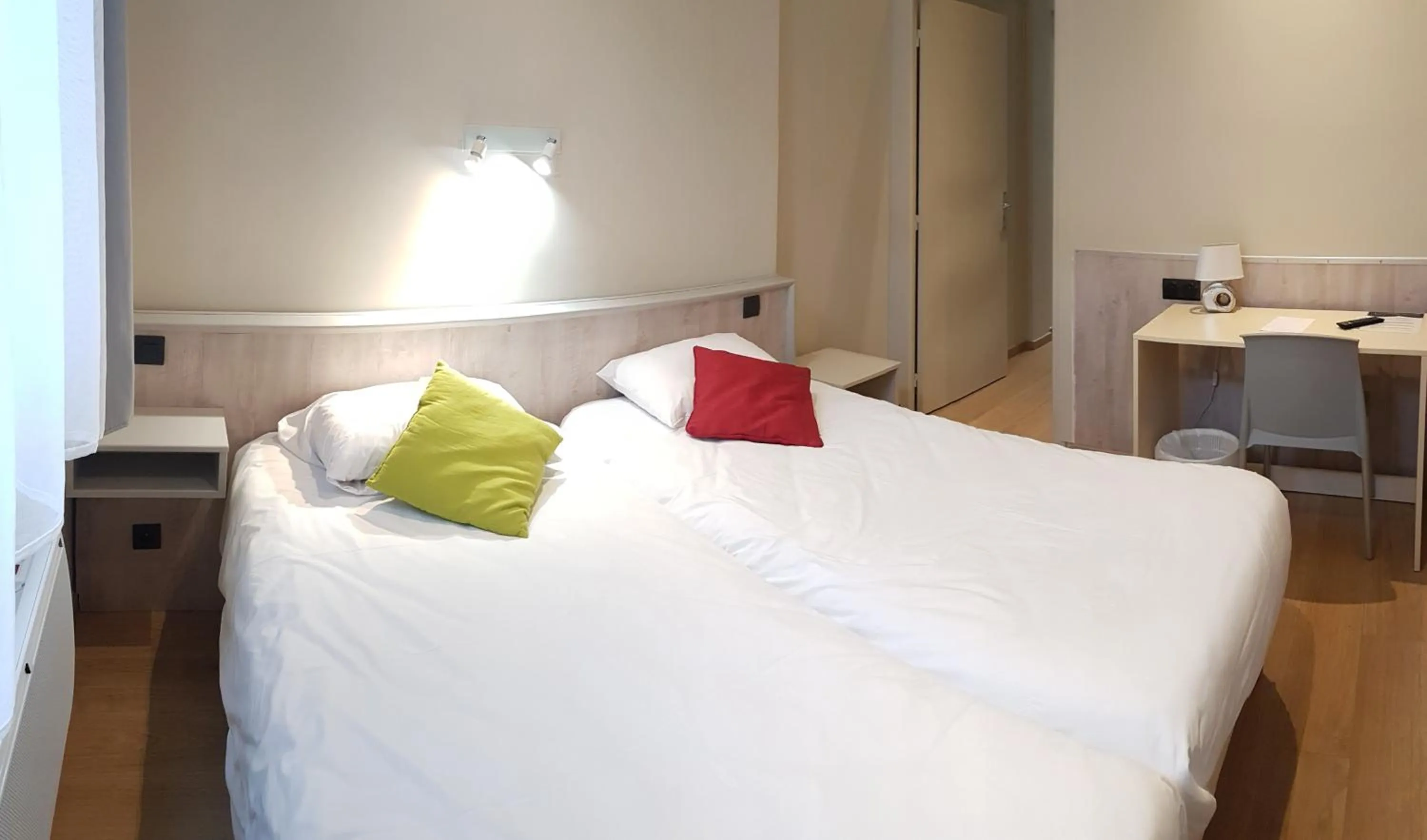 Shower, Bed in Hôtel La Bérangère