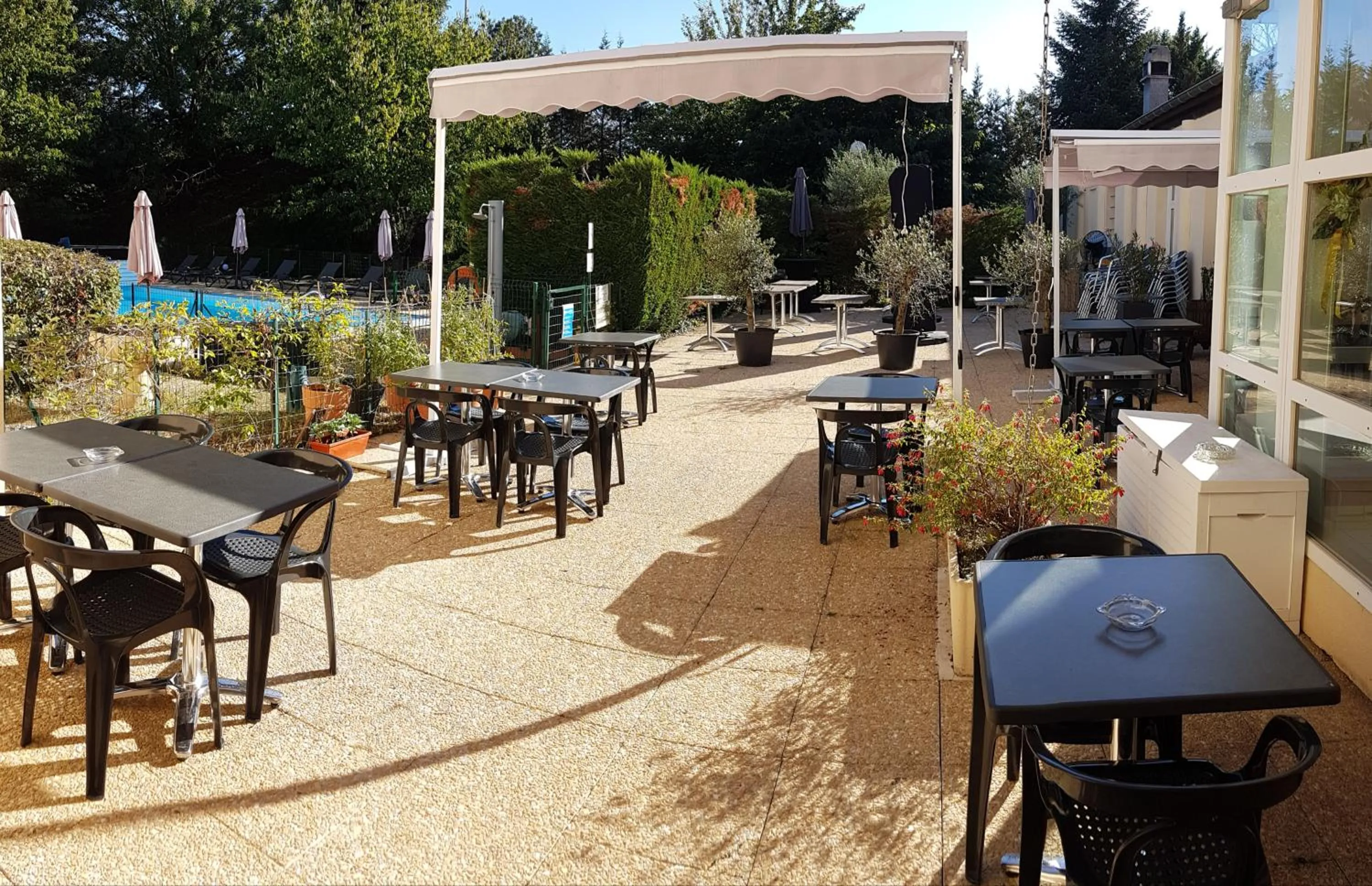 Patio in Hôtel La Bérangère