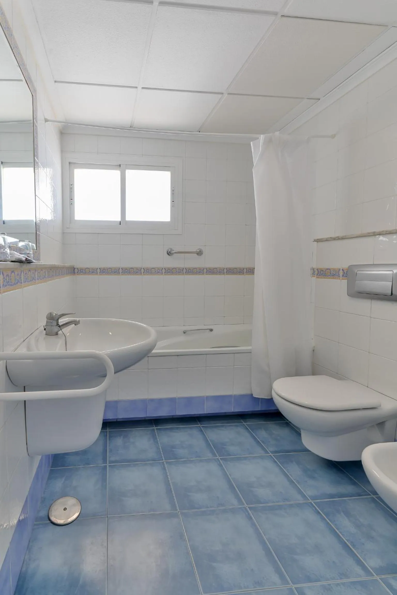 Bathroom in Hotel Polamar
