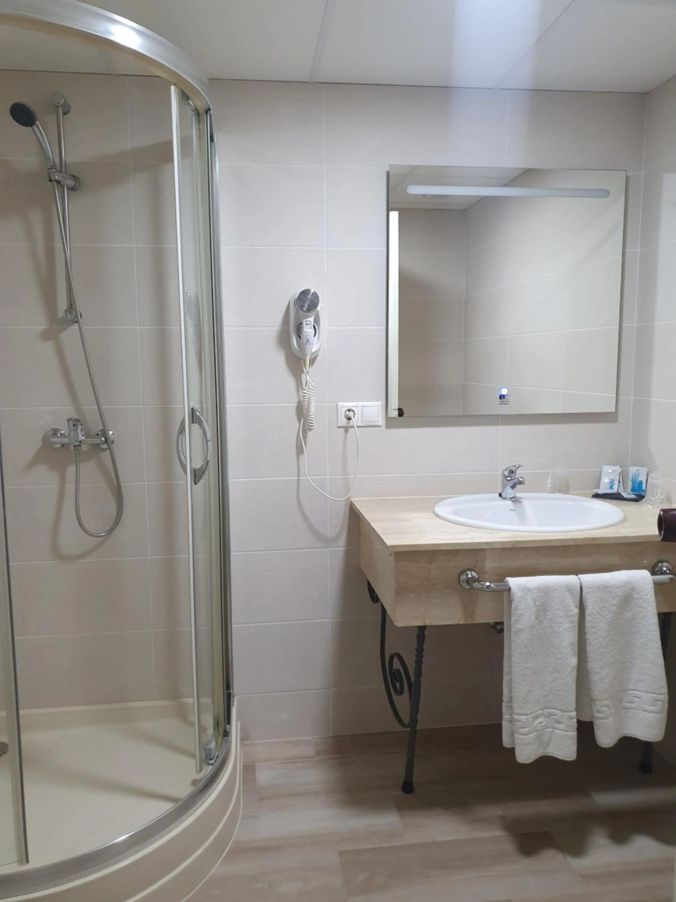 Bathroom in Hotel Polamar