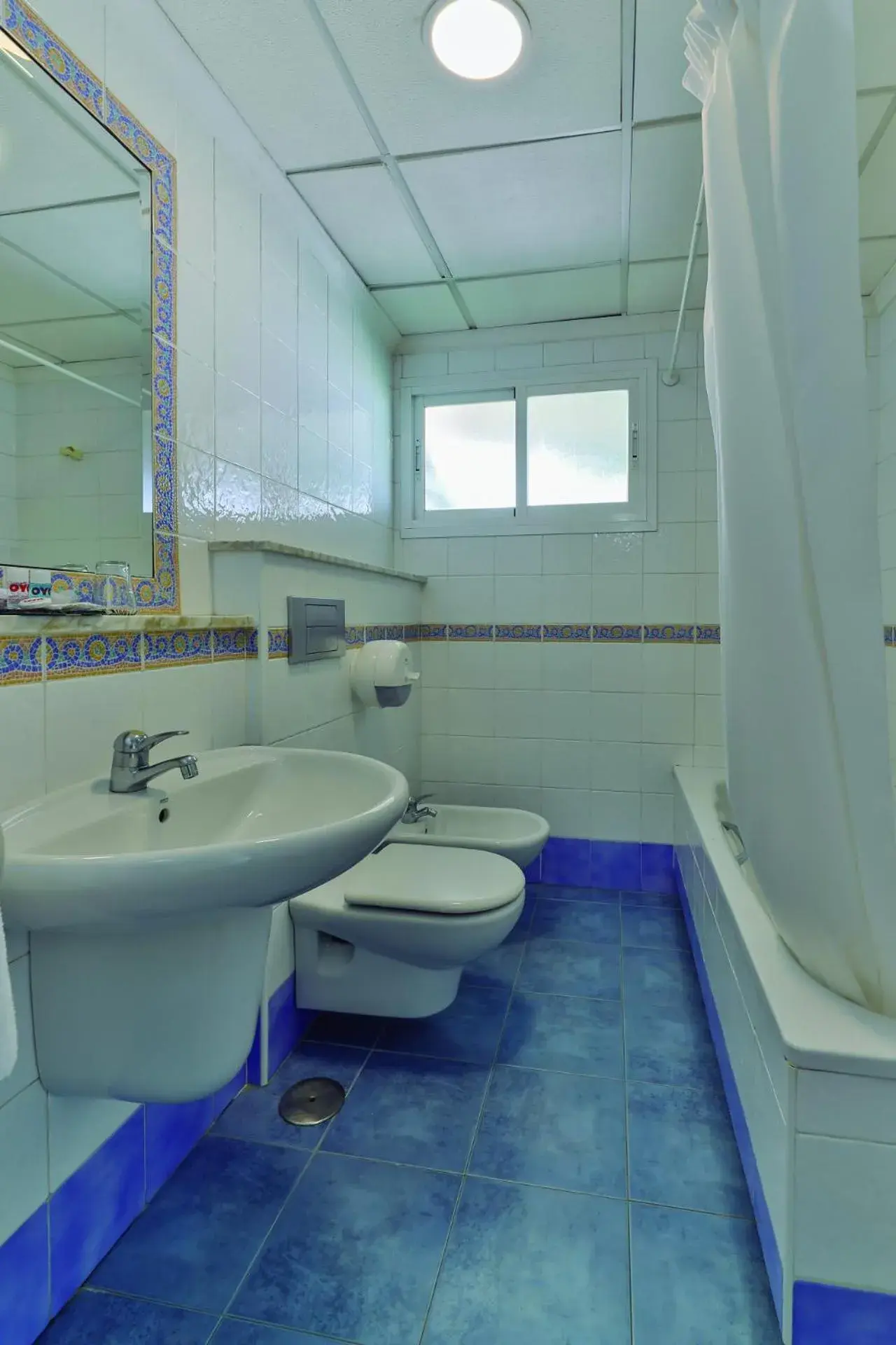 Bathroom in Hotel Polamar Bathroom in Hotel Polamar