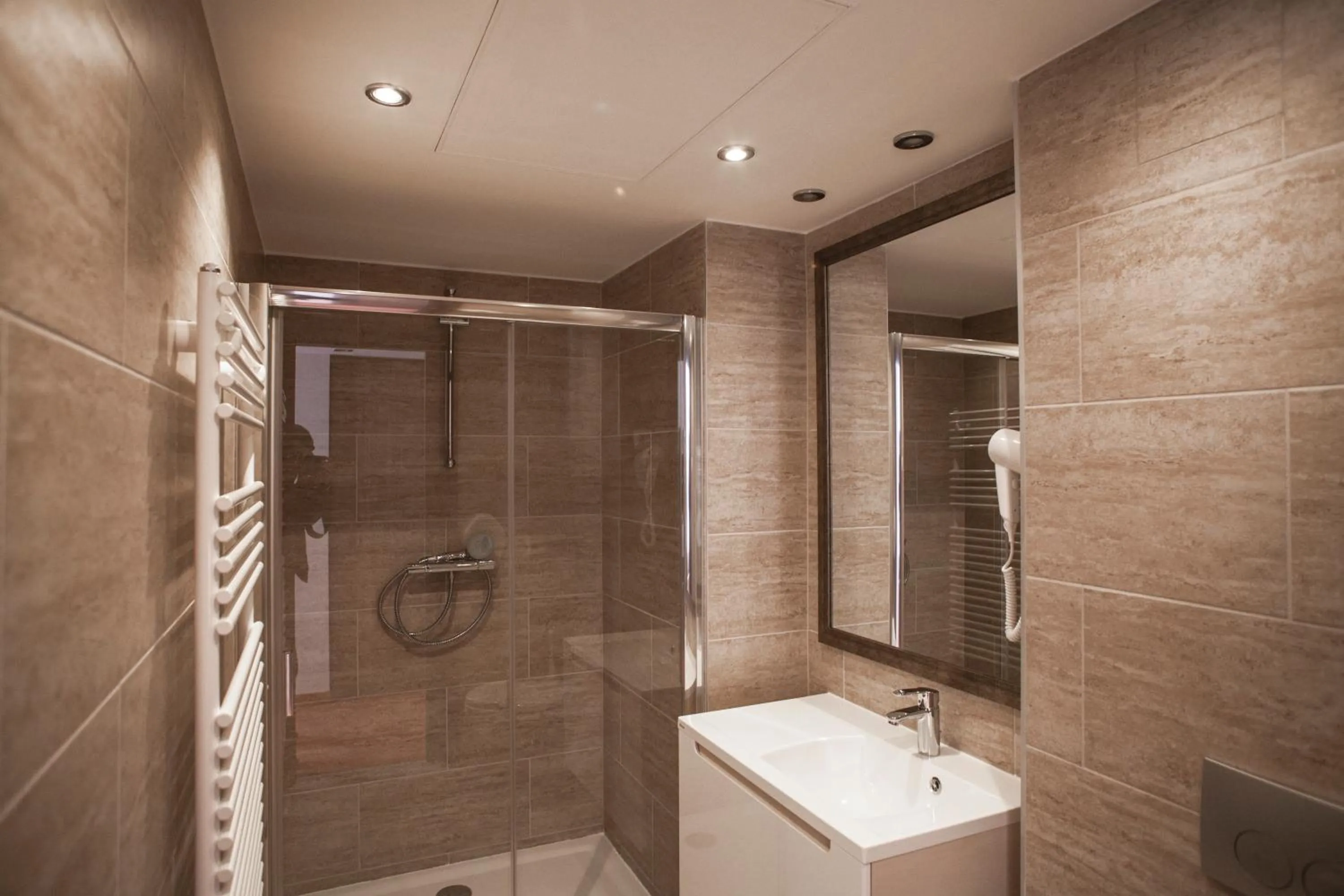 Shower in Bükkös Hotel & Spa