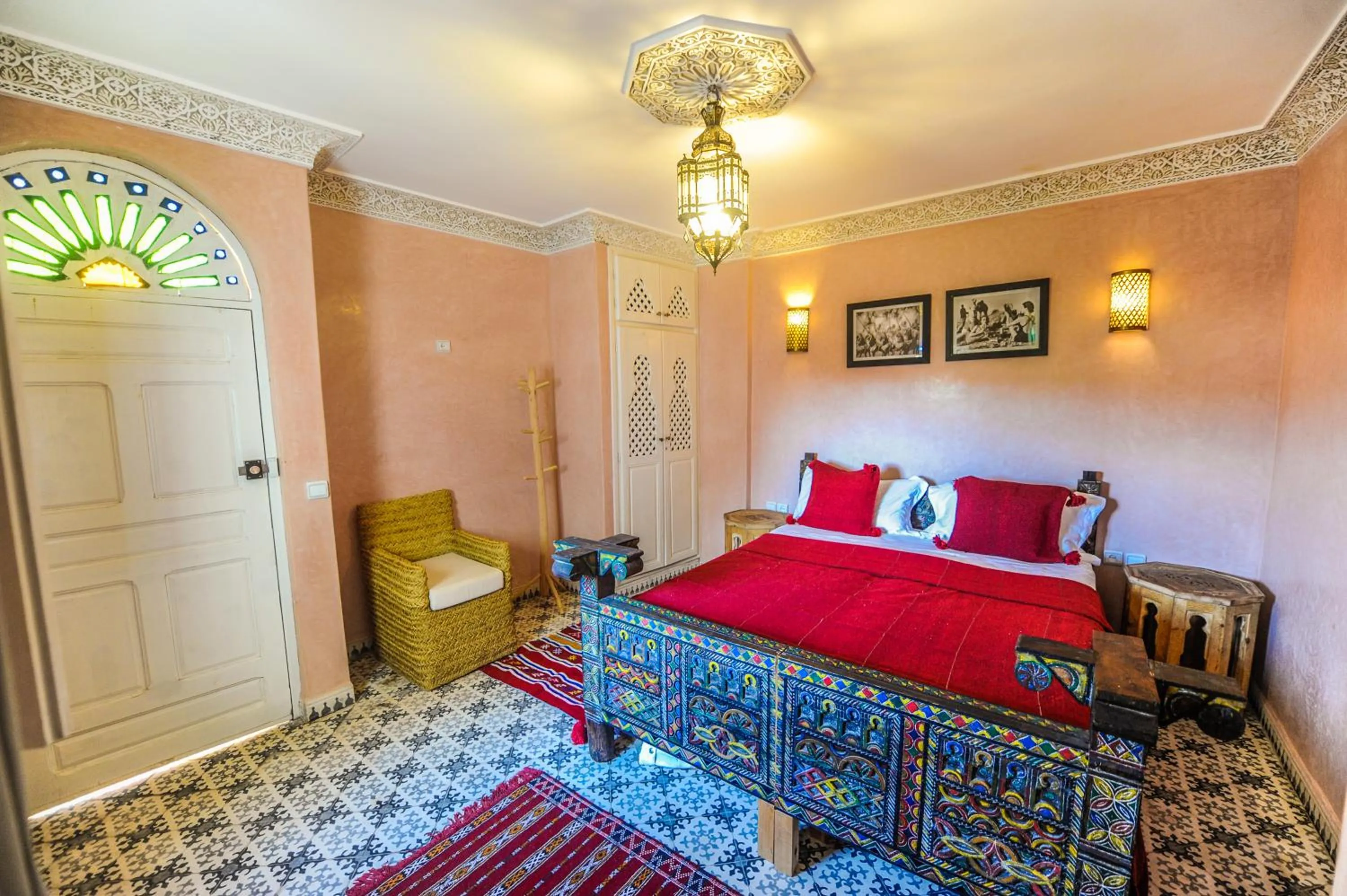Photo of the whole room, Bed in Riad Milouda