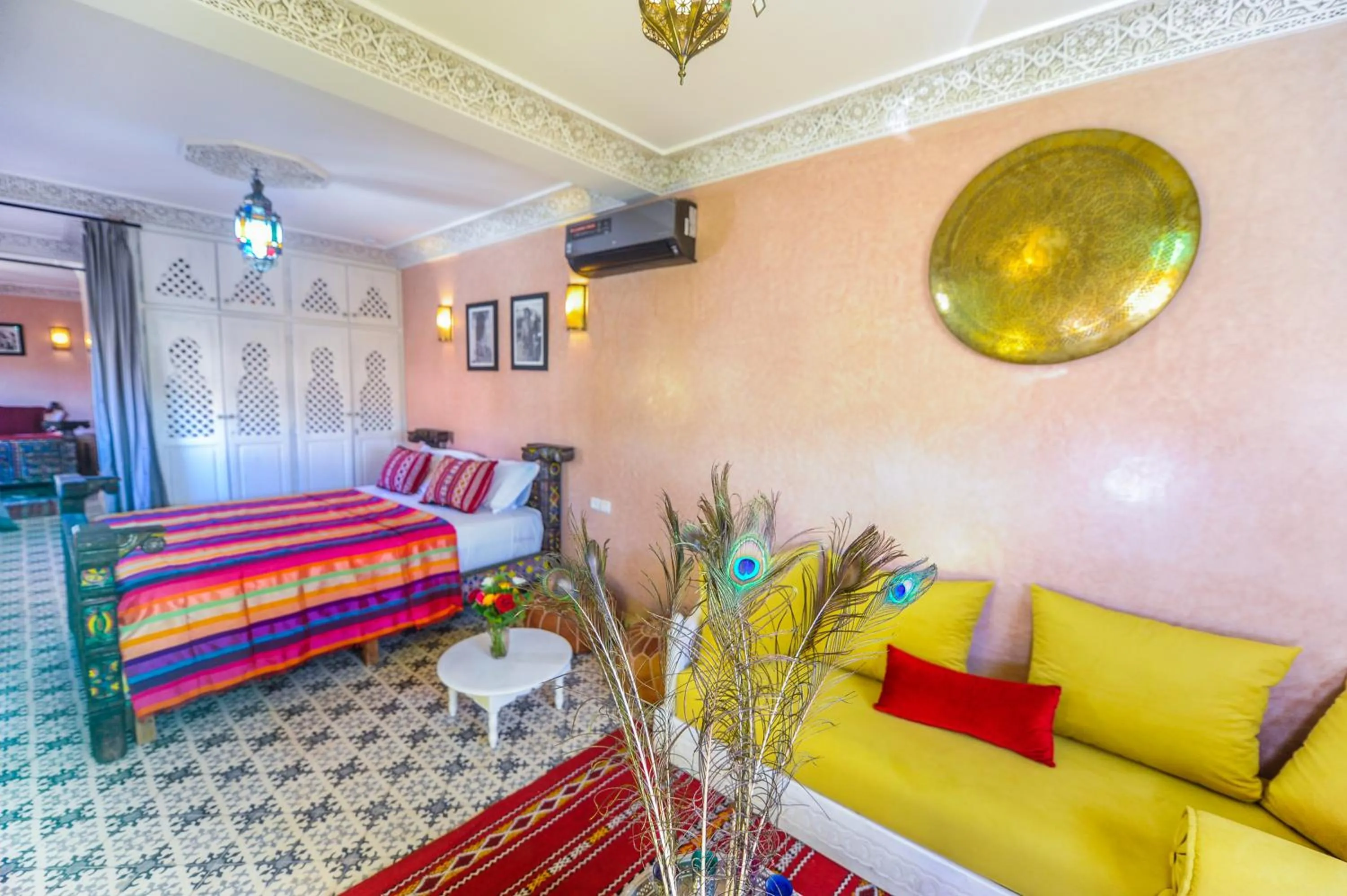 Photo of the whole room, Bed in Riad Milouda