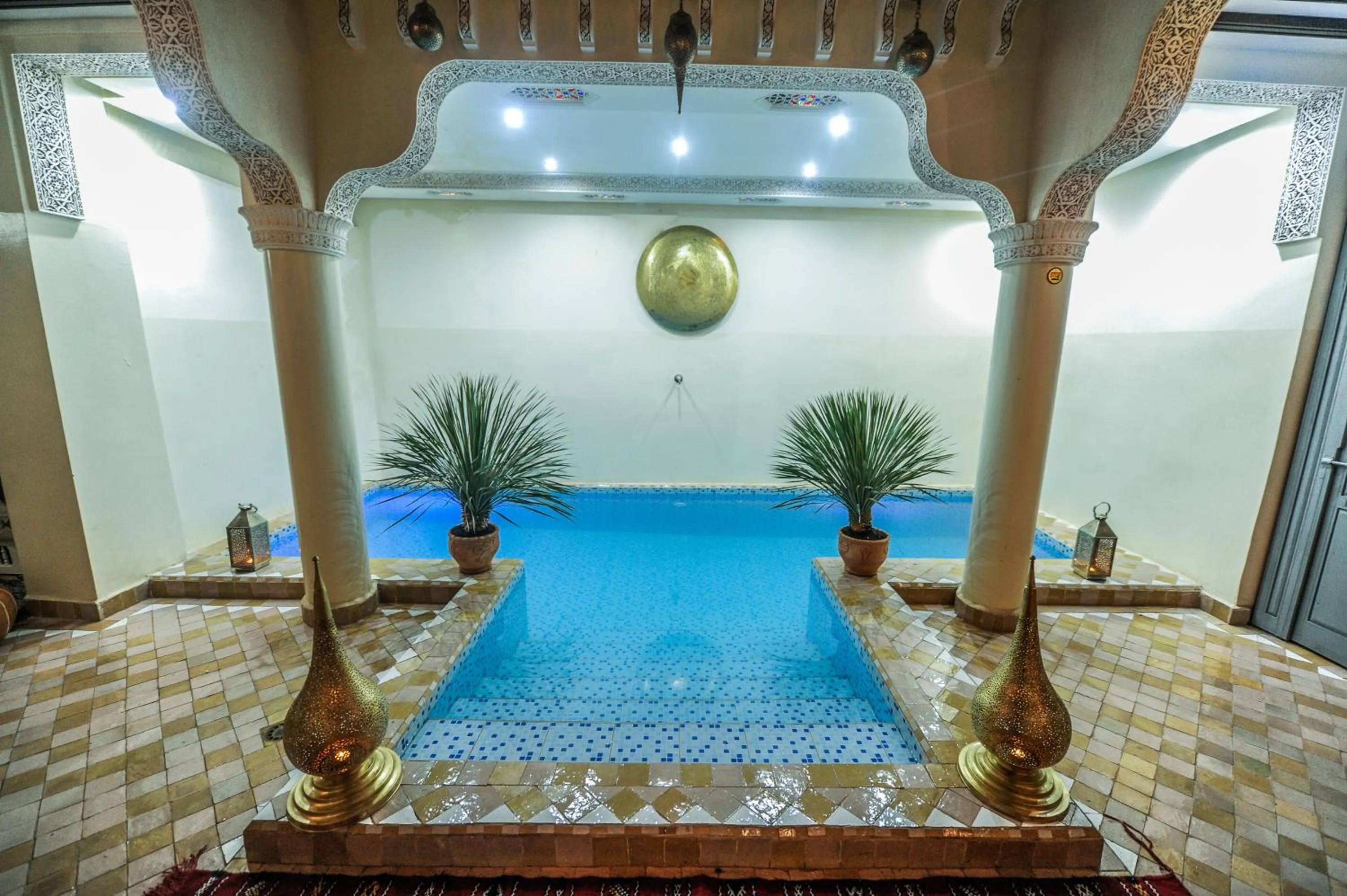 Swimming pool in Riad Milouda