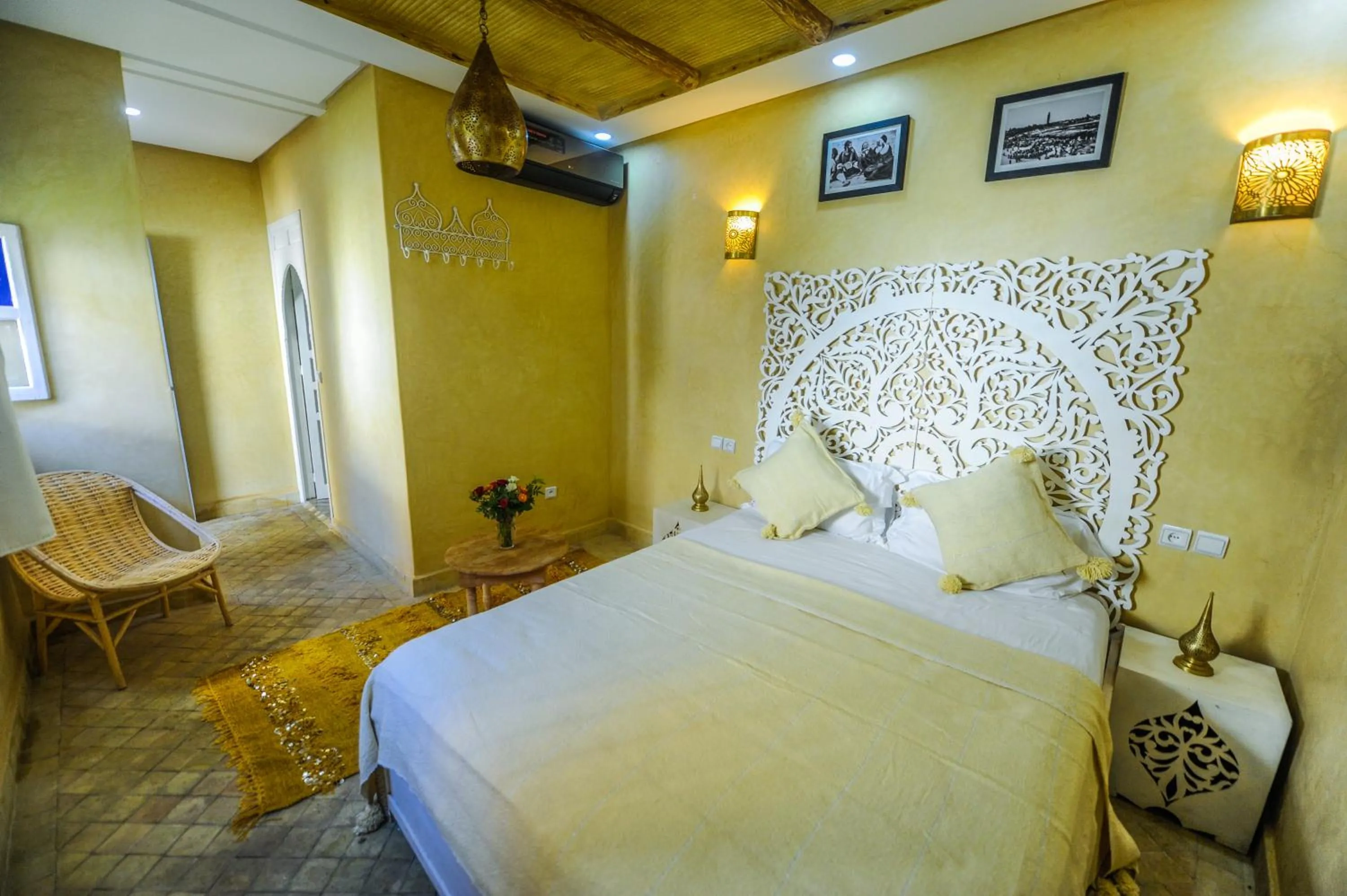 Photo of the whole room, Bed in Riad Milouda