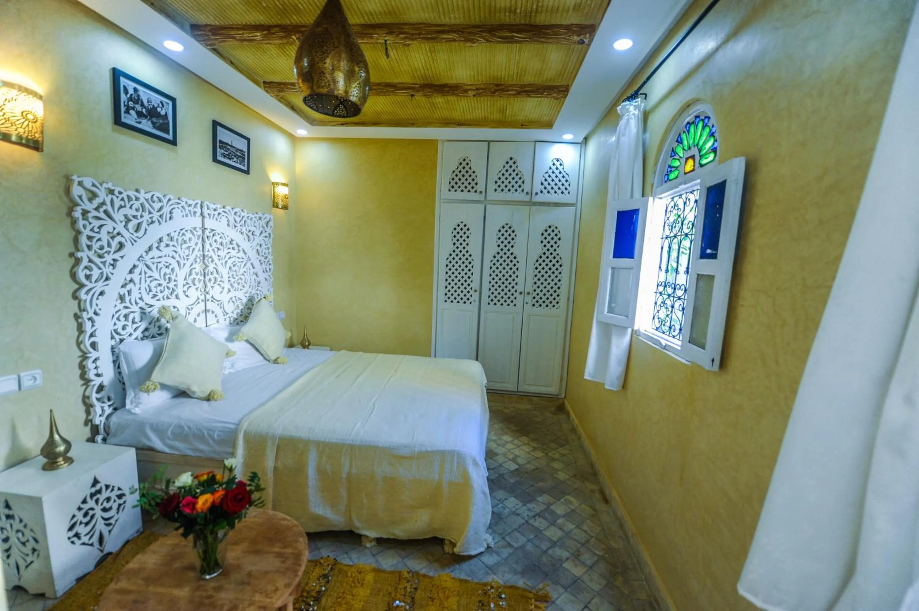 Photo of the whole room, Bed in Riad Milouda