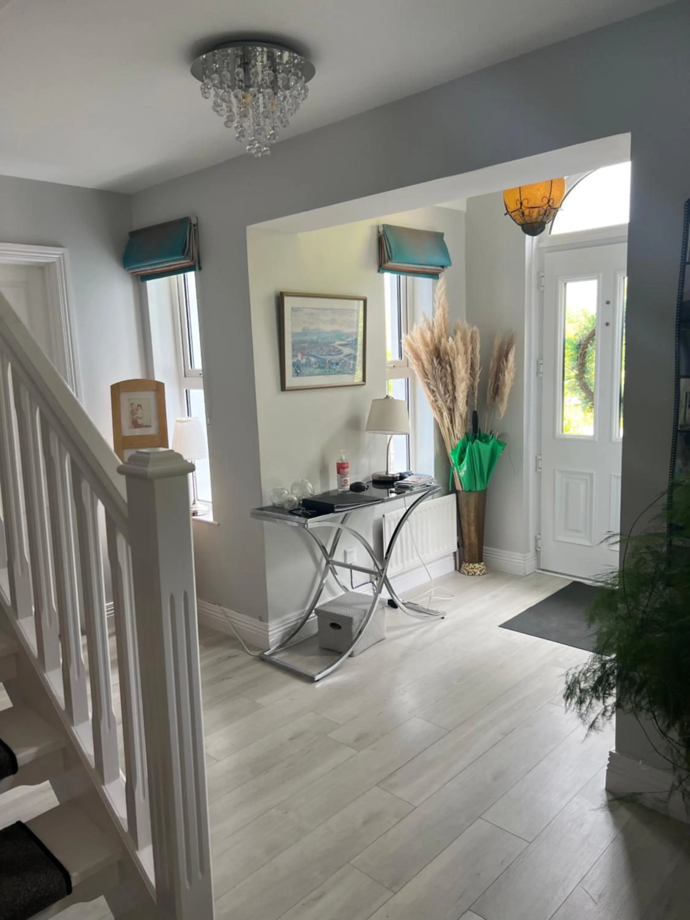 Facade/entrance in Five Oaks