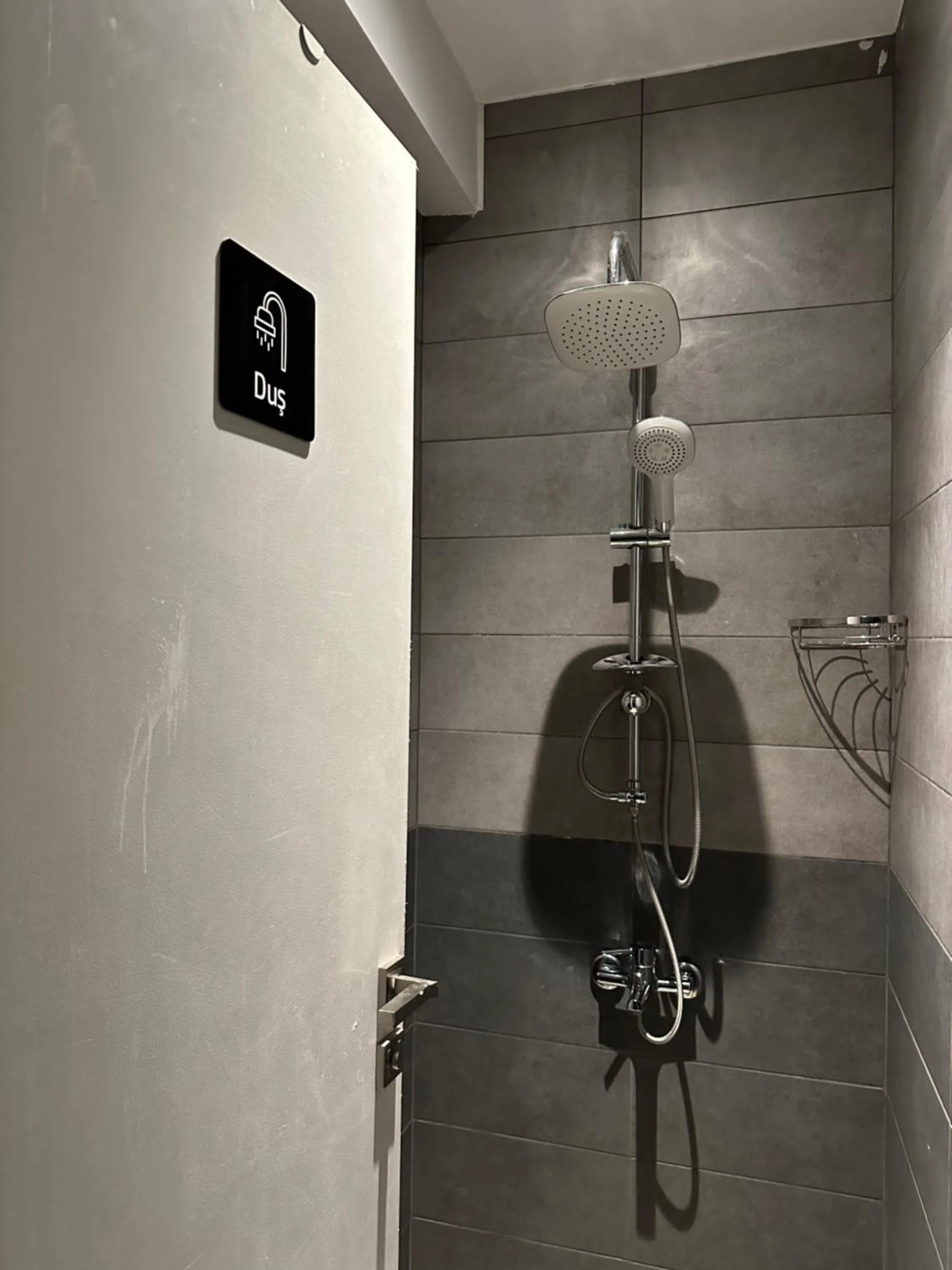 Shower in Archeo