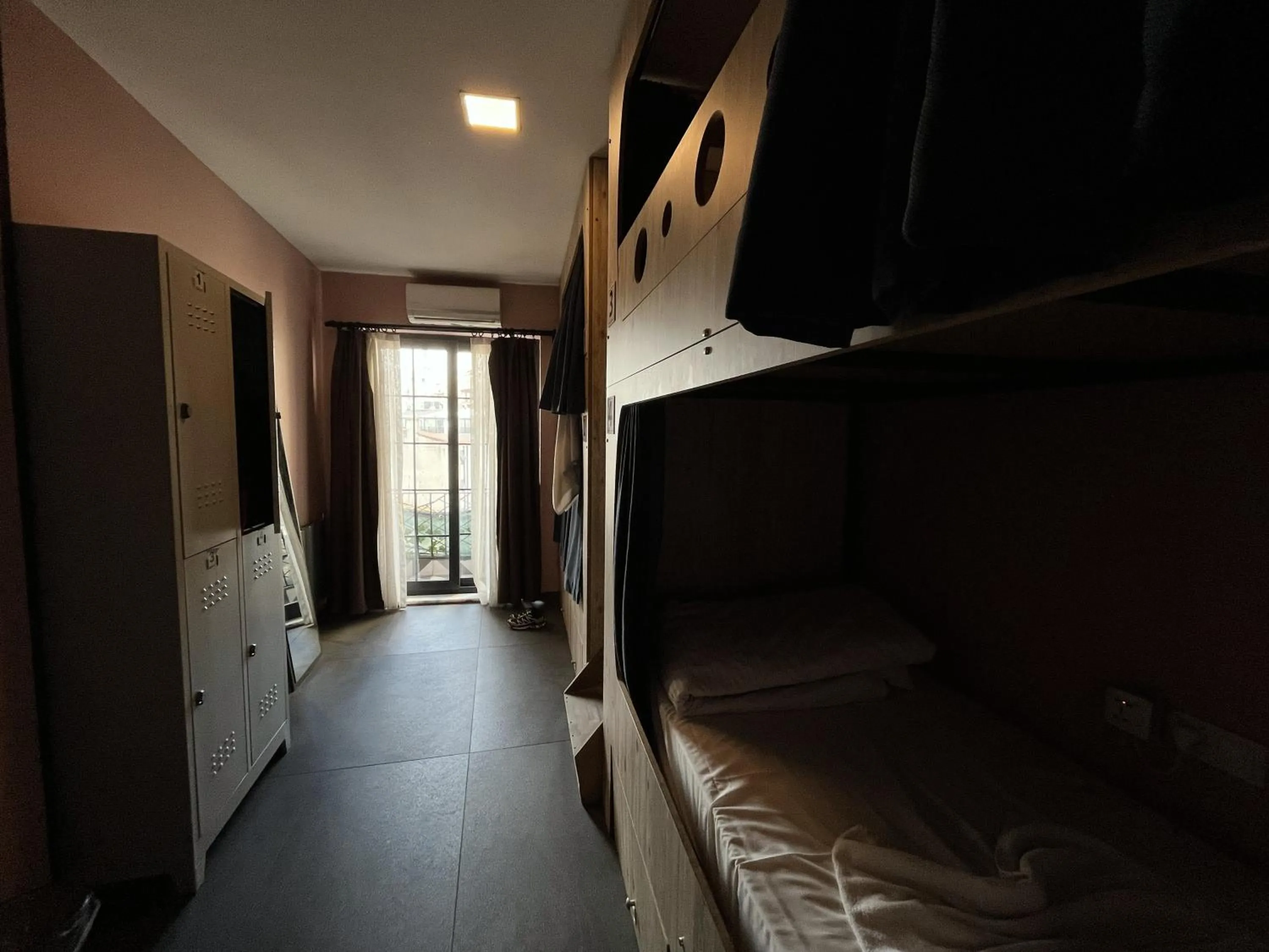 Photo of the whole room, Bed in Archeo