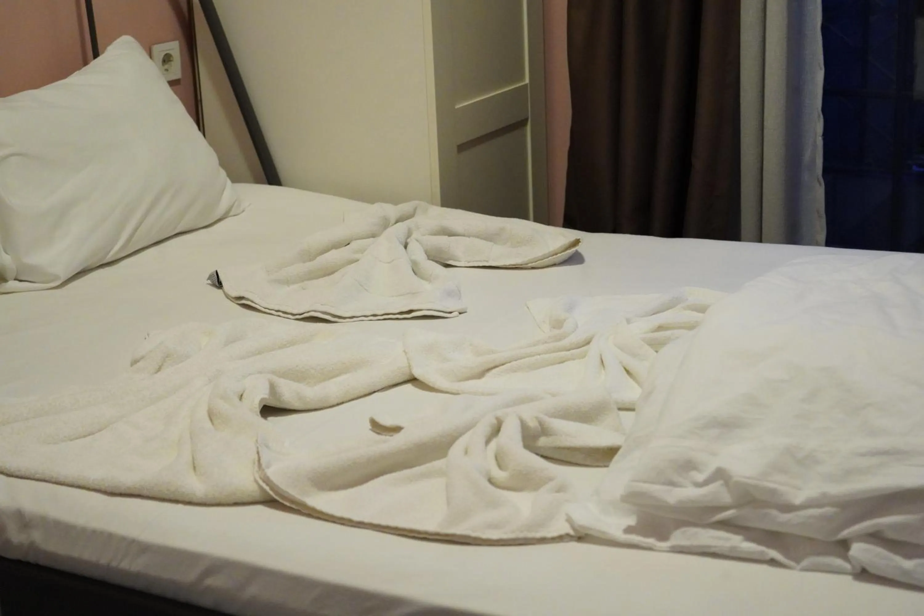towels, Bed in Archeo