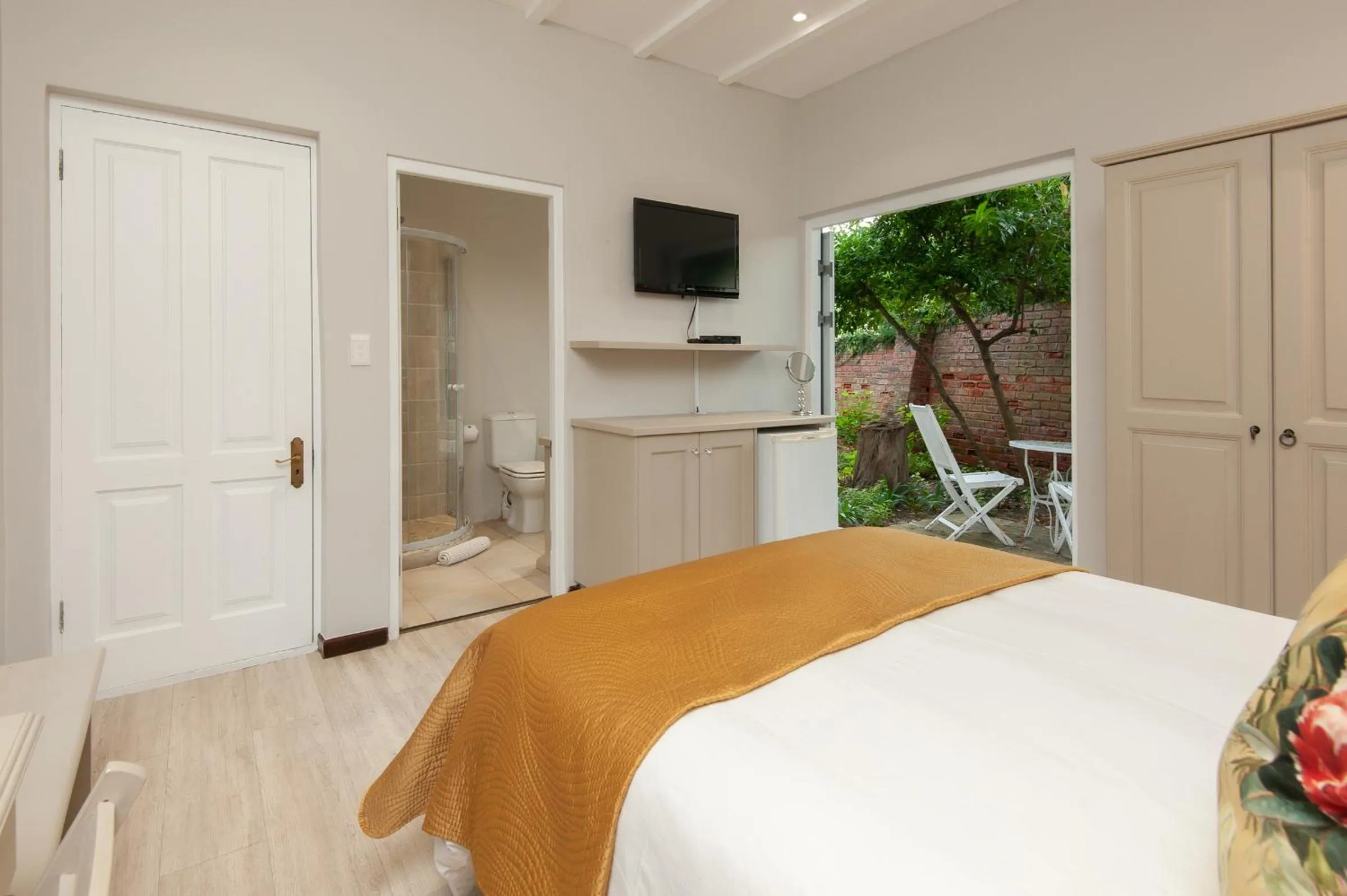 Bedroom, Bed in Villa Blu Guesthouse