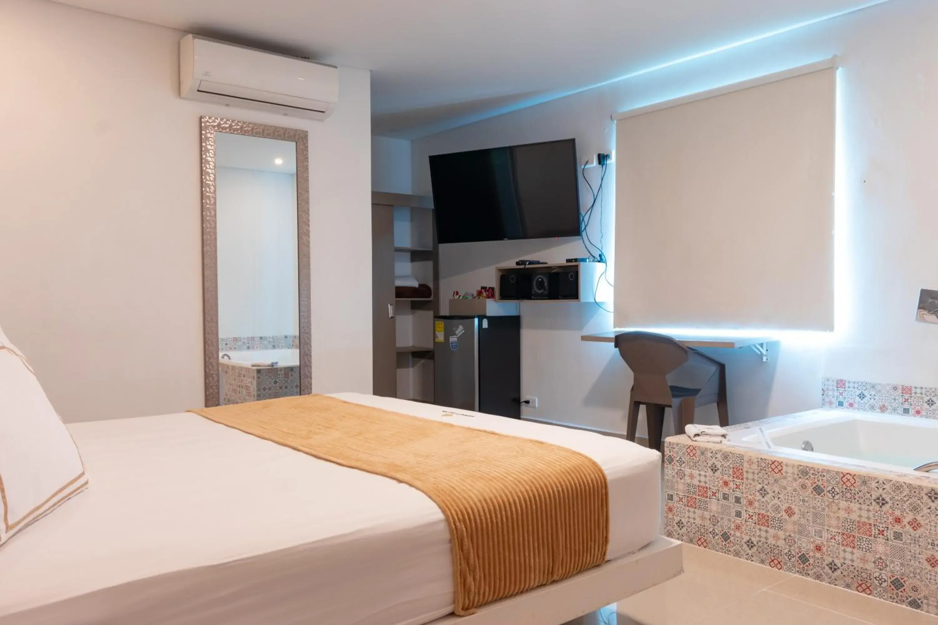 TV and multimedia, Bed in Infinity Hotel TV and multimedia, Bed in Infinity Hotel